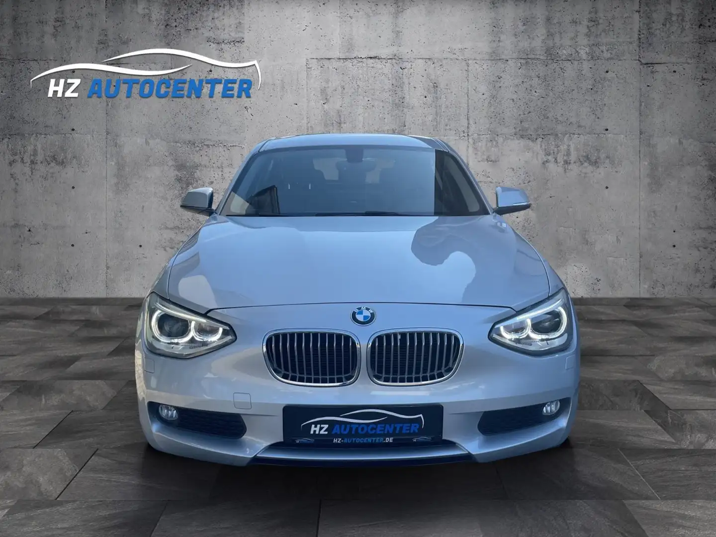 BMW 118 d Lim. Sport Urban*APPLE*LED*XEN*KAMERA*NAVI Srebrny - 2