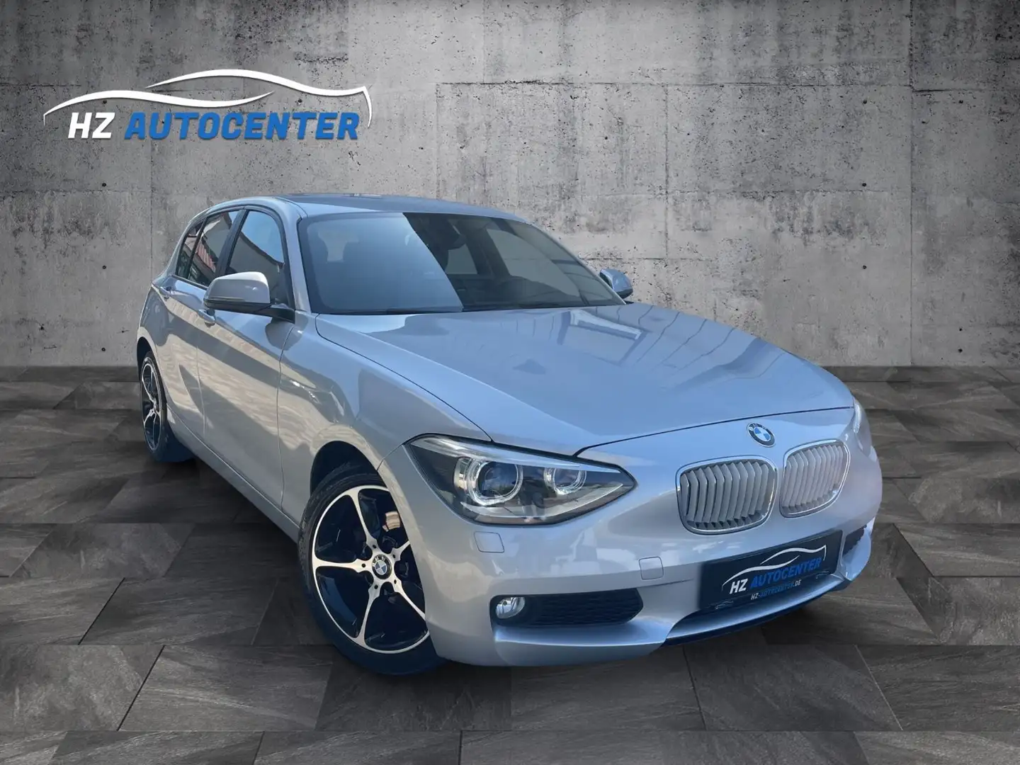 BMW 118 d Lim. Sport Urban*APPLE*LED*XEN*KAMERA*NAVI Srebrny - 1