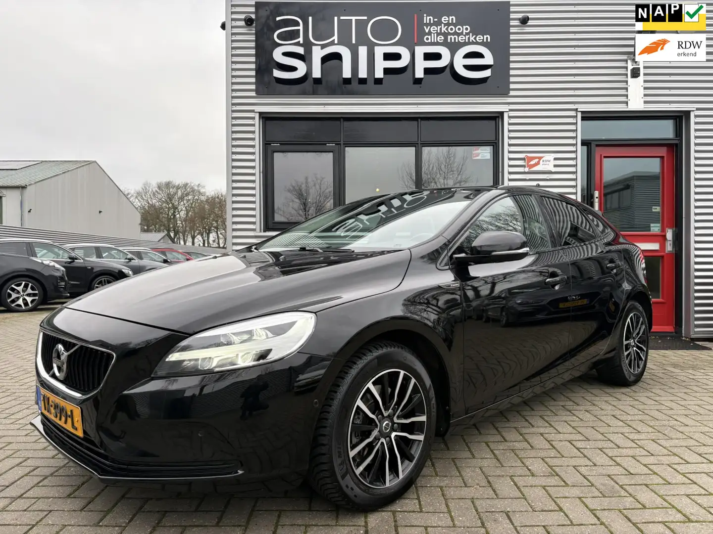 Volvo V40 2.0 T3 Dynamic Edition -150 PK-PANODAK-HARMAN/KARD Noir - 1