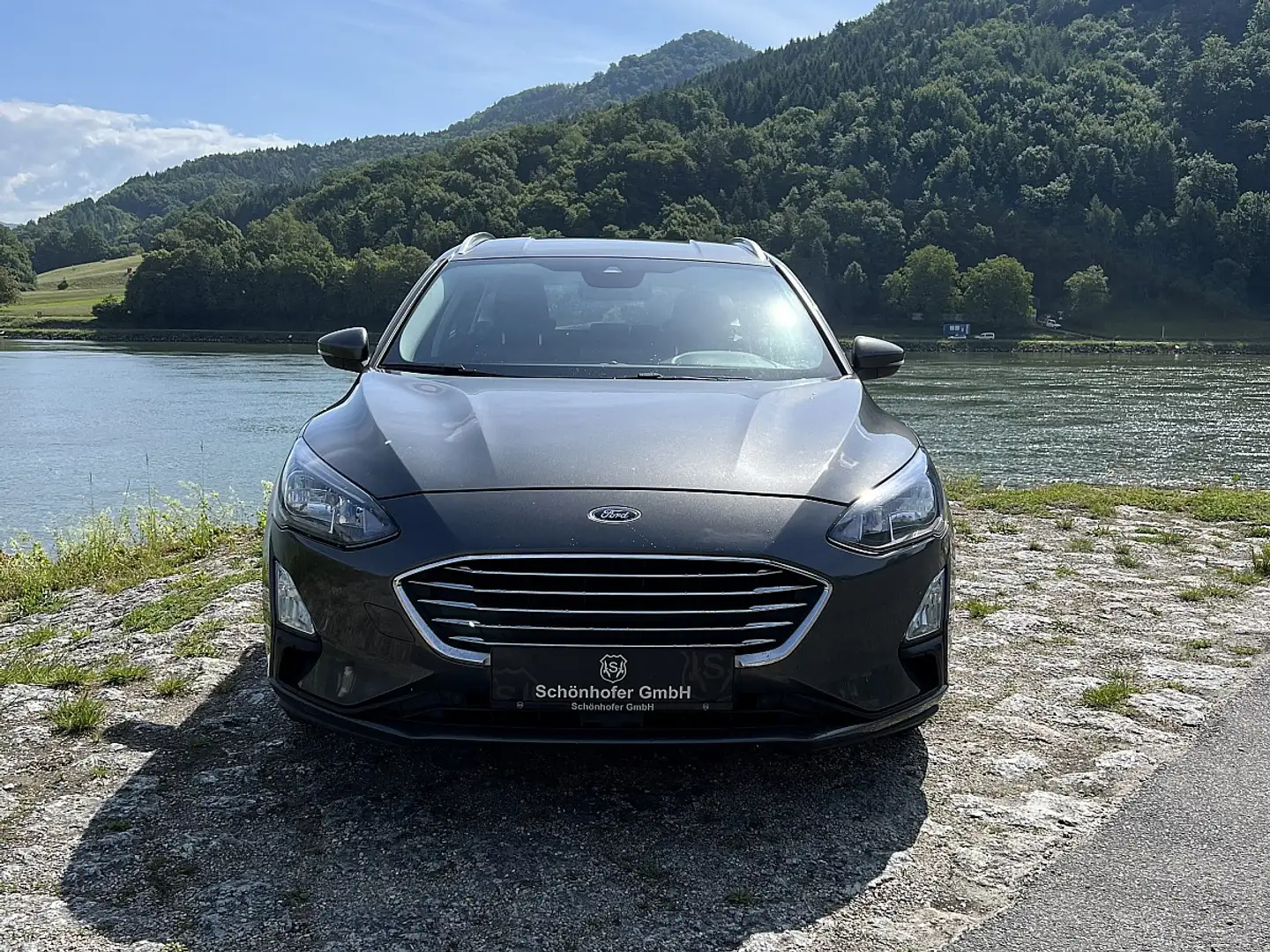 Ford Focus Traveller 2,0 EcoBlue SCR Titanium Aut. Grau - 2