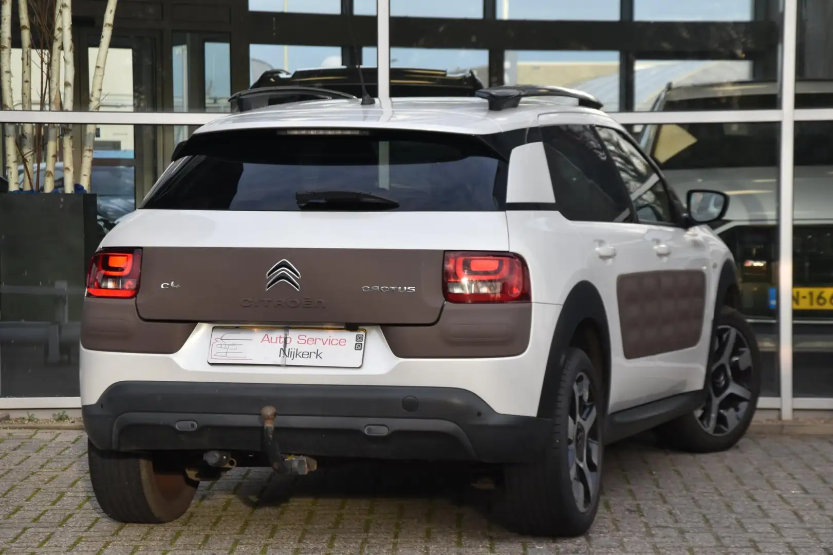 Citroen C4 Cactus 1.2 PureTech Shine Airco Leder Pdc Nav. Trekhaak Wit - 2
