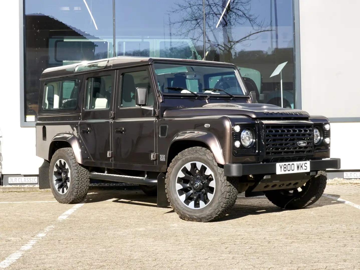 Land Rover Defender WORKS V8 BESPOKE 110 STATION Marrón - 1