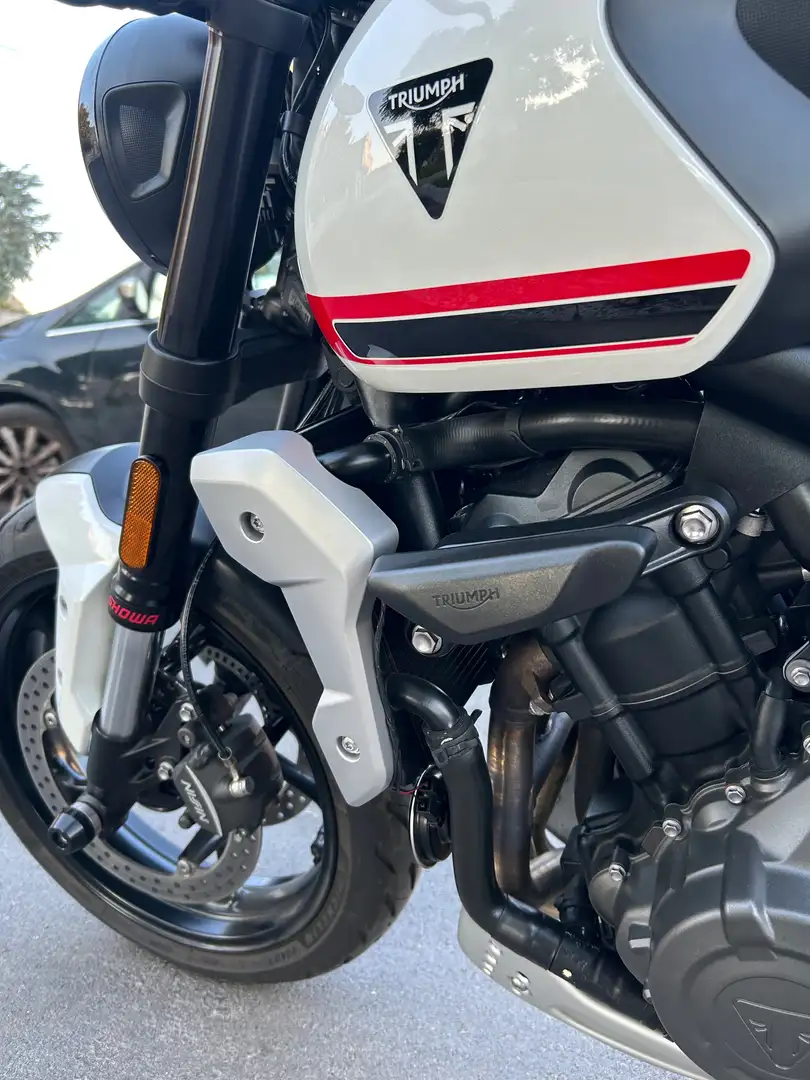 Triumph Trident 660 Bianco - 1
