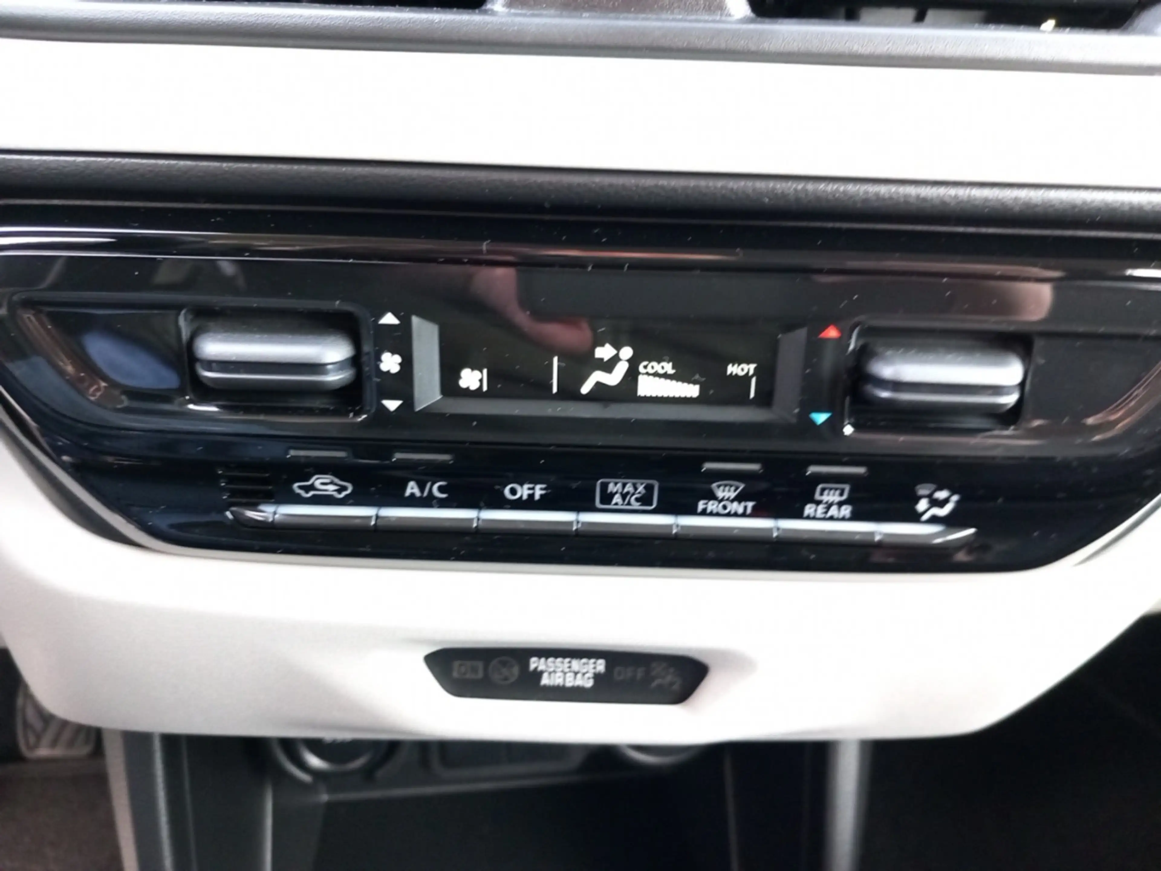 Suzuki Swift 1.2 Dualjet 61 kW Club ACC+LED+Navi+Kam. — photo 9