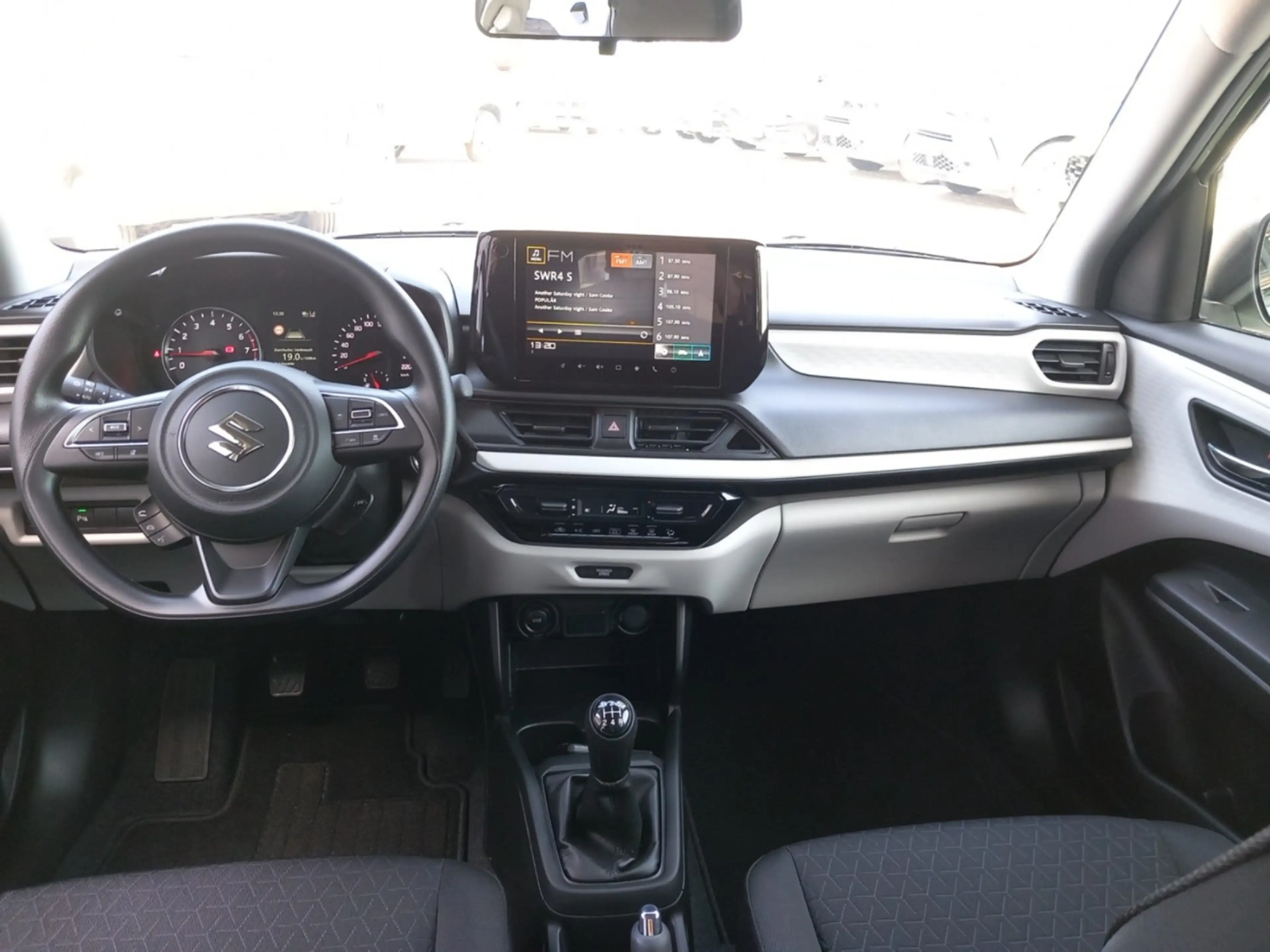 Suzuki Swift 1.2 Dualjet 61 kW Club ACC+LED+Navi+Kam. — photo 7