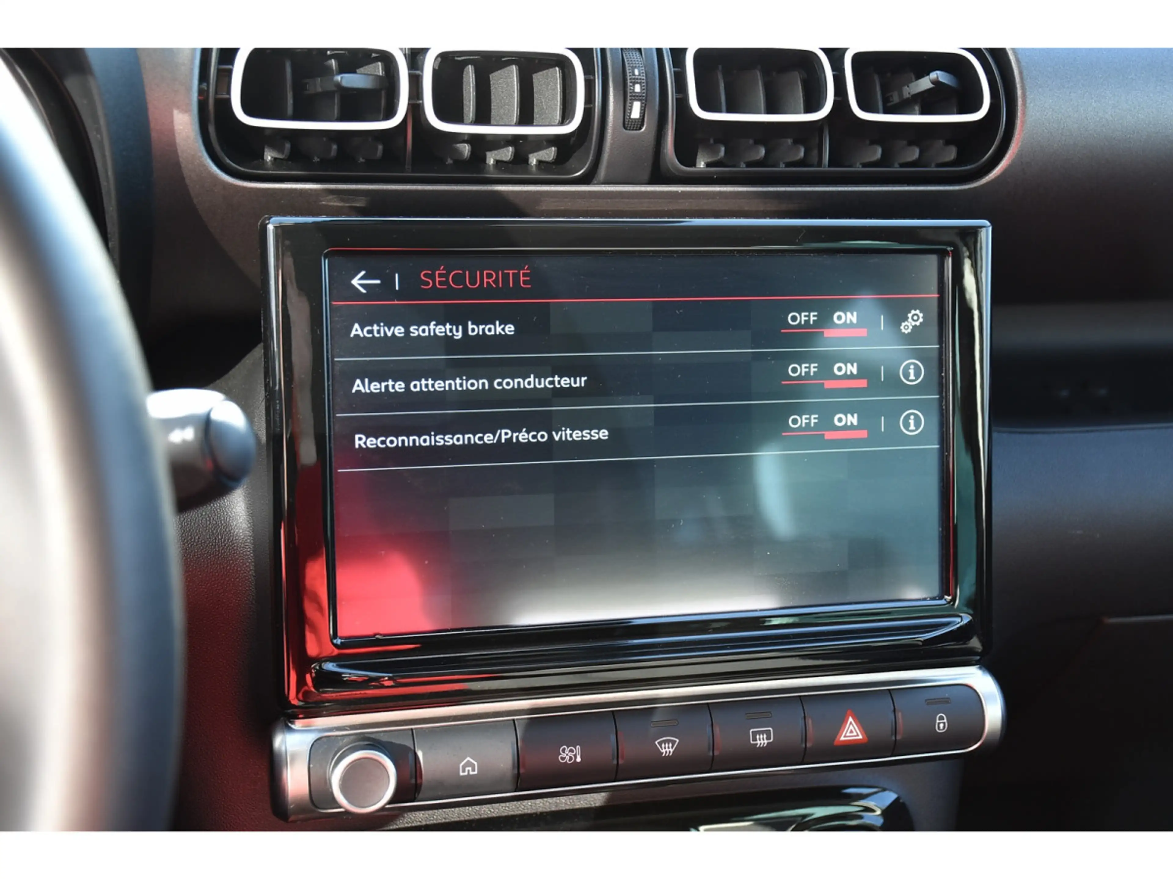 Citroen C3 Aircross 1.2 PureTech 110 MAX LANE HUD GRIP CAM JA17 1°MAIN — photo 14