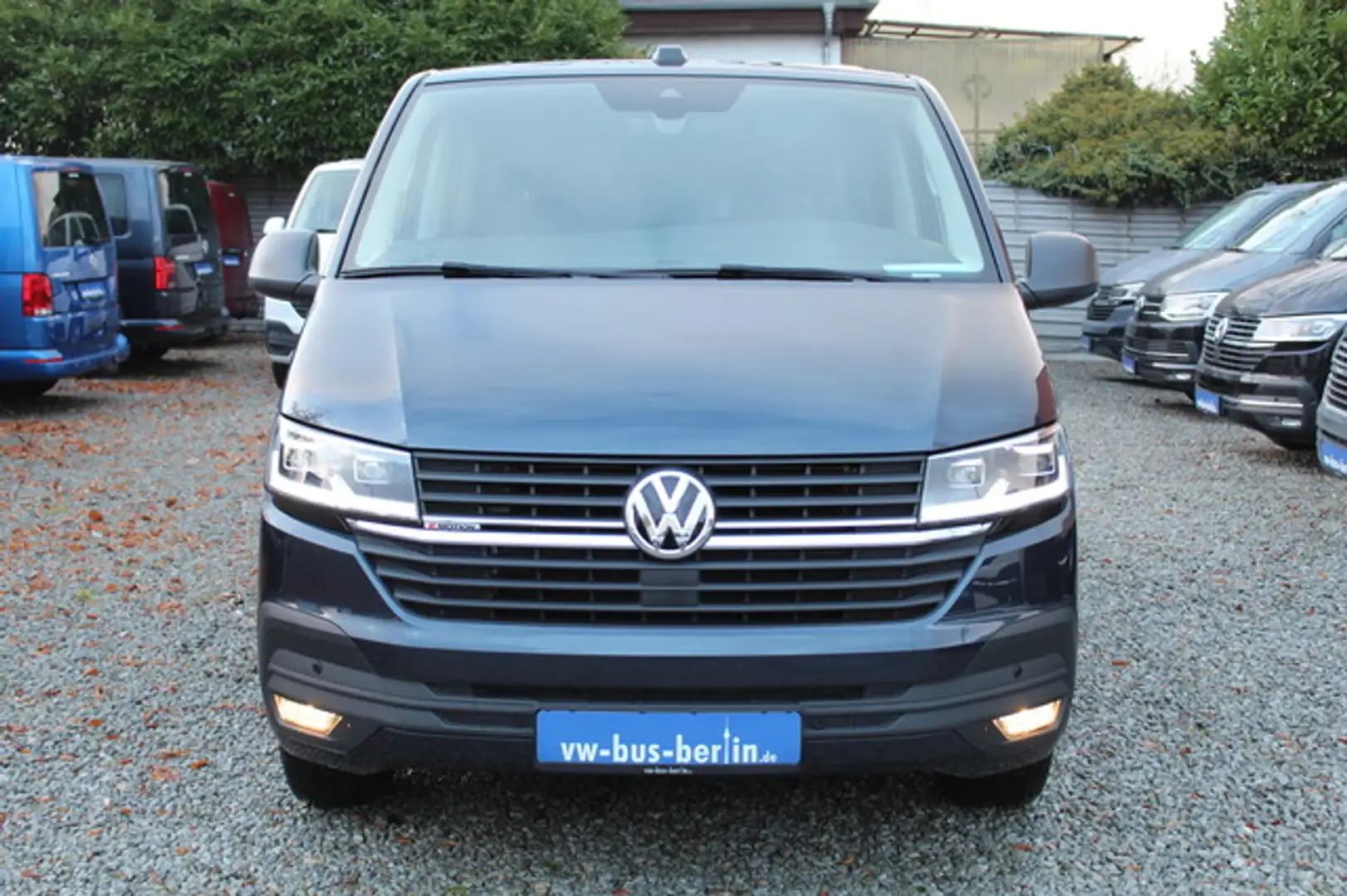 Volkswagen T6.1 Multivan 150PS DSG 4Motion LED Navi Standhz Blau - 2
