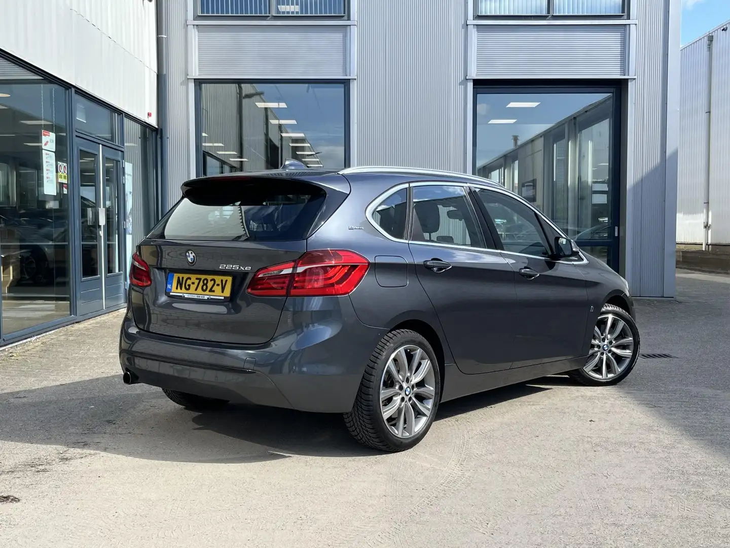 BMW 225 2-serie Active Tourer 225xe iPerformance Centennia Grijs - 2