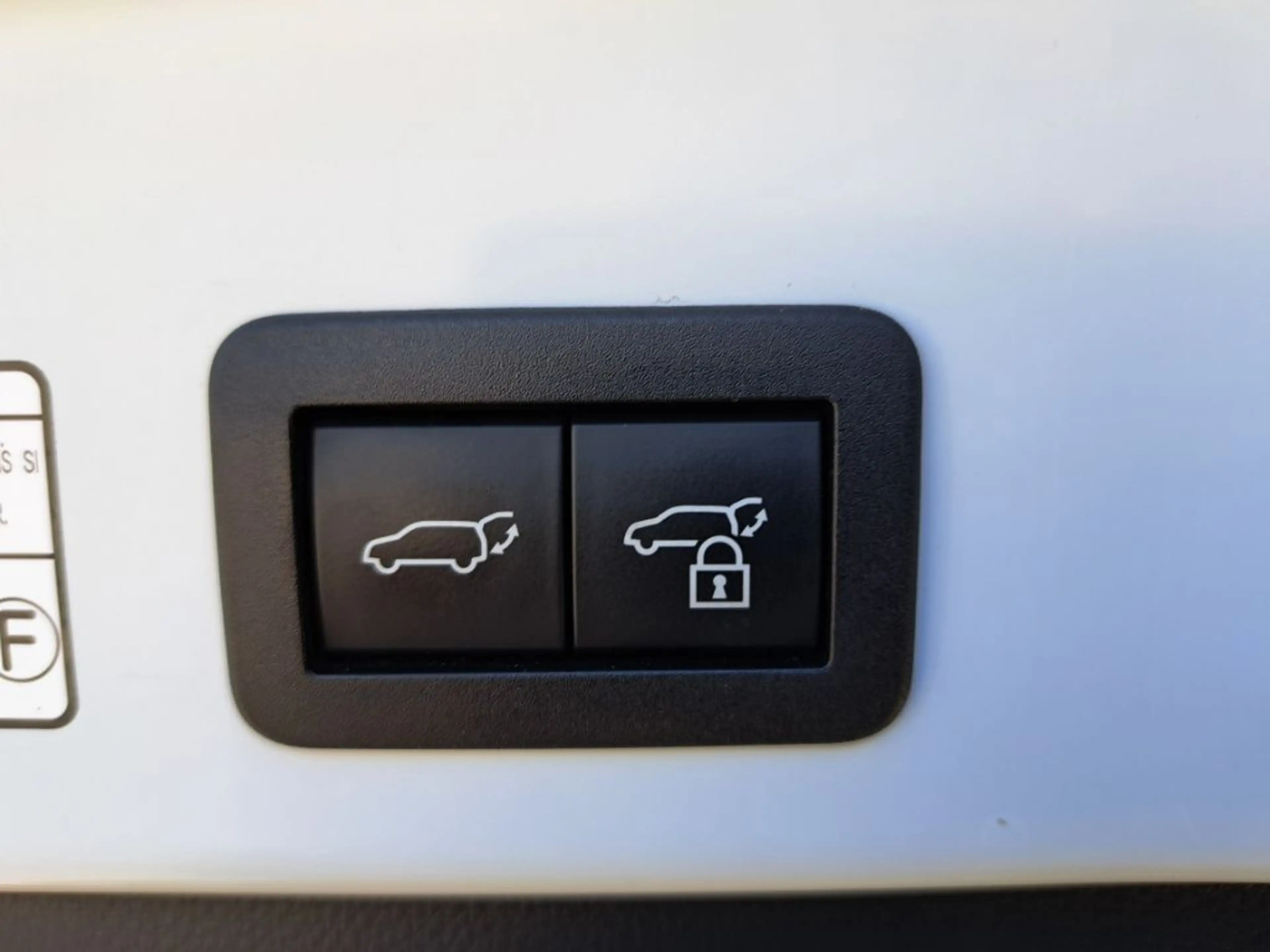 Toyota Corolla Cross Hybrid 2.0 VVT-i Lounge — photo 8