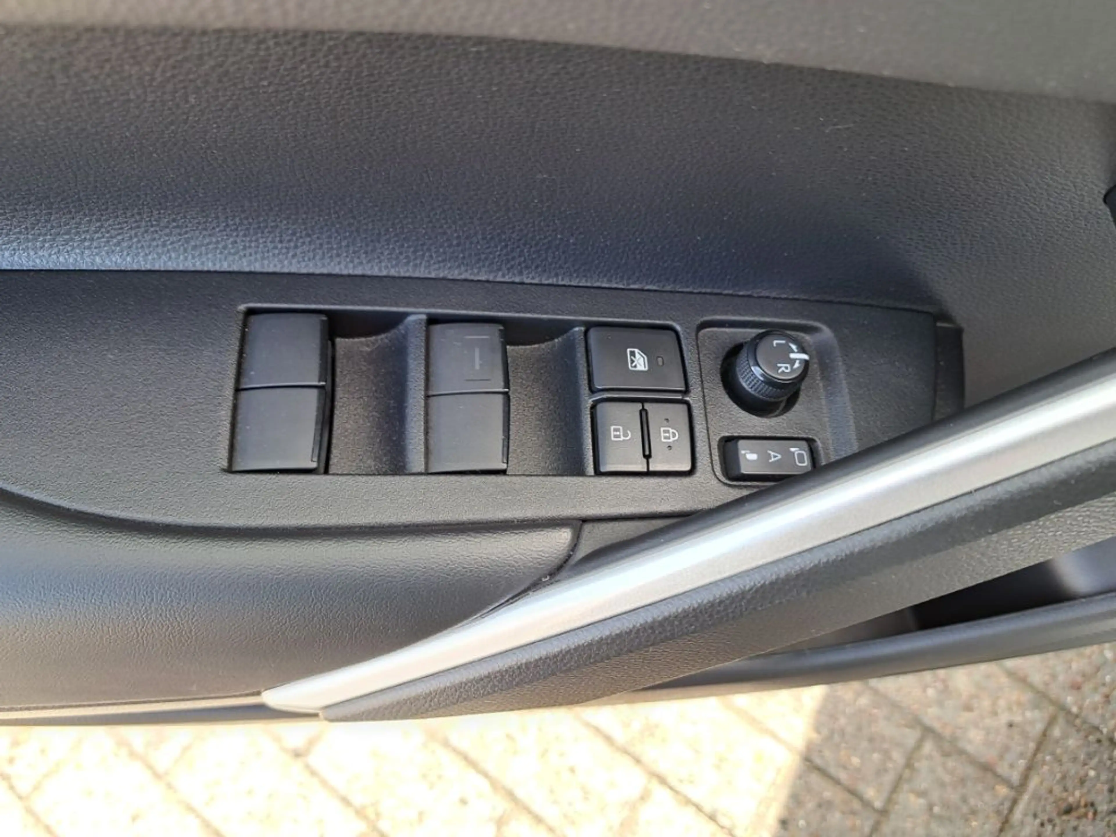 Toyota Corolla Cross Hybrid 2.0 VVT-i Lounge — photo 11