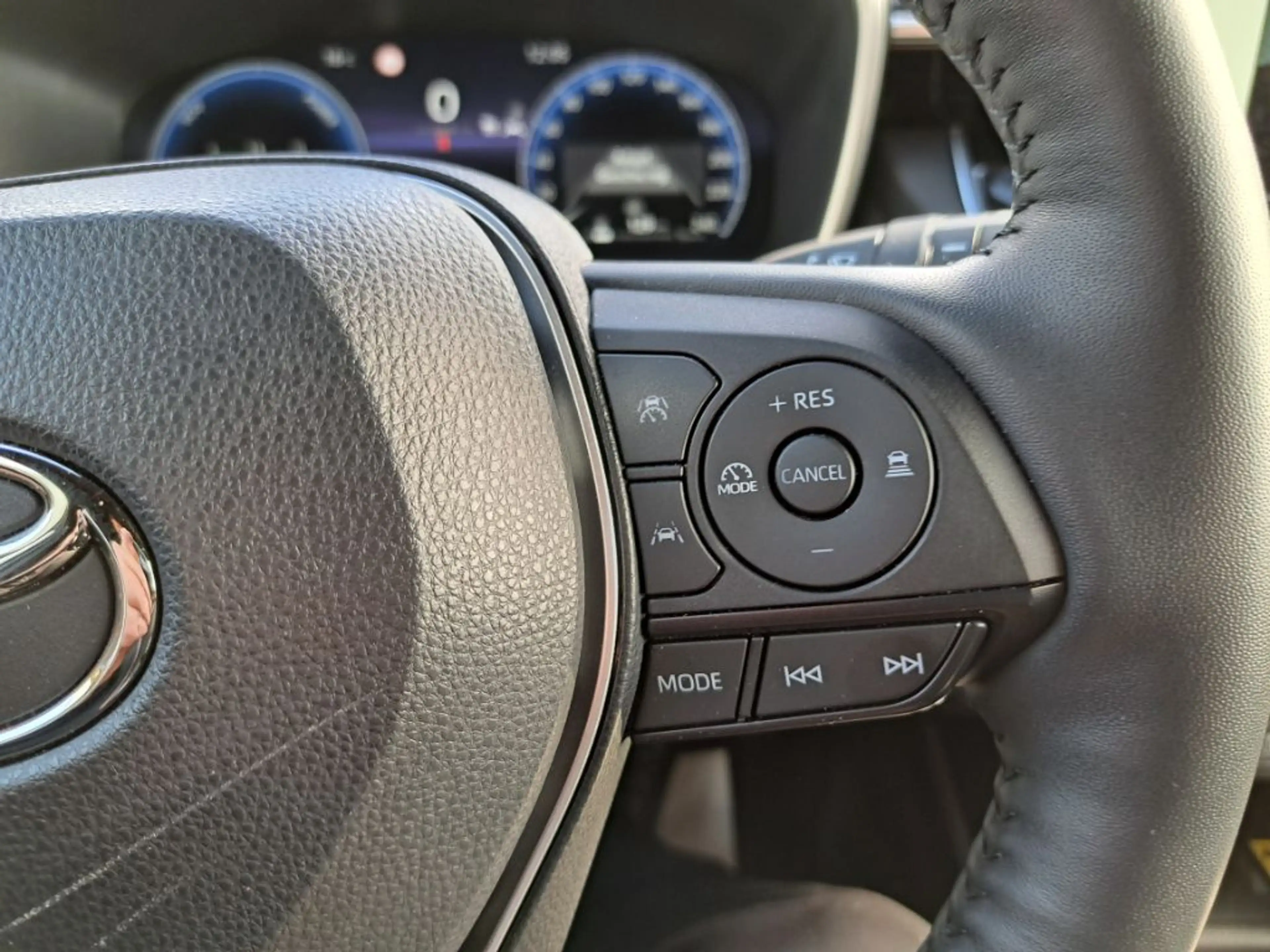 Toyota Corolla Cross Hybrid 2.0 VVT-i Lounge — photo 14