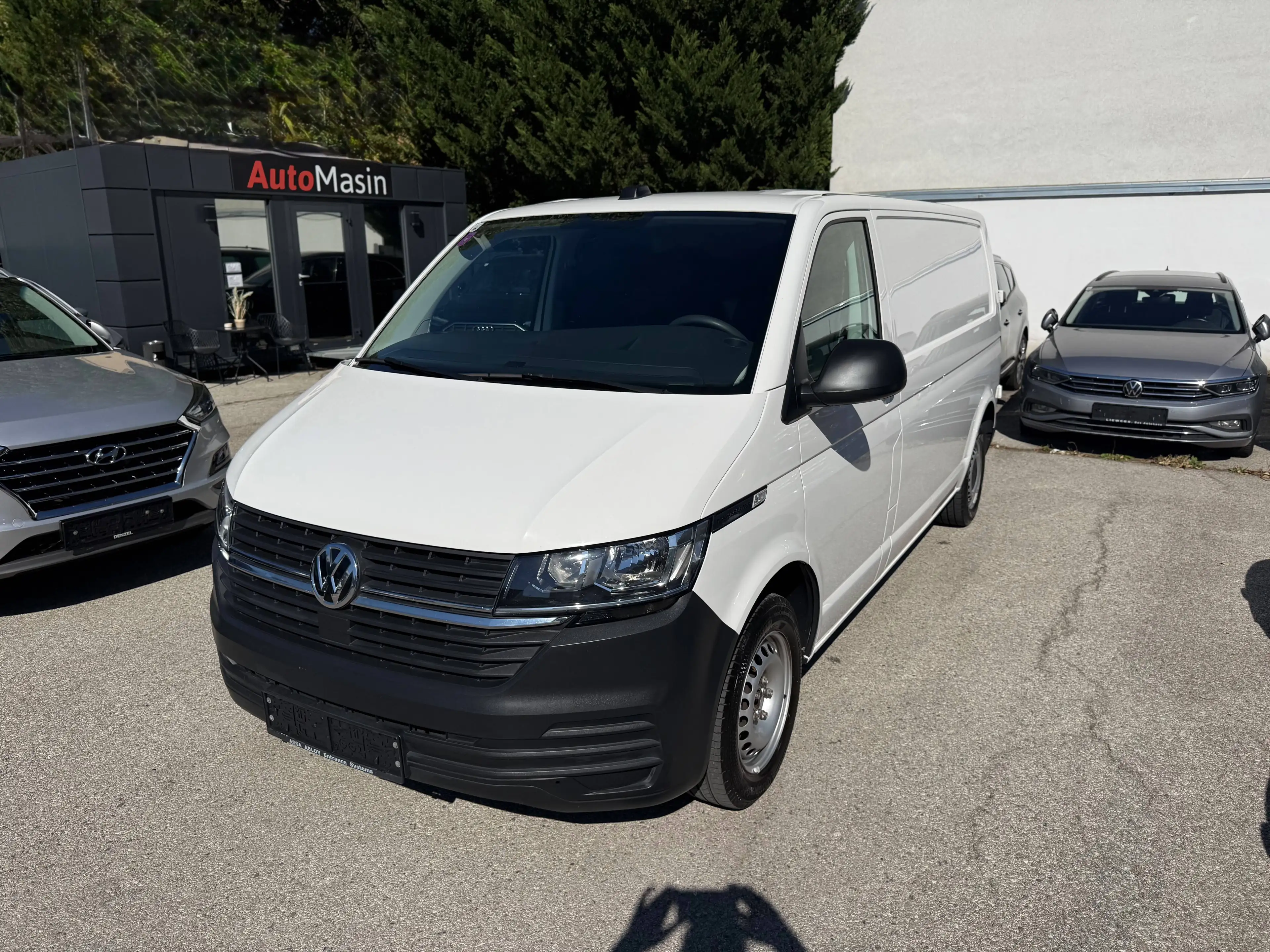 Volkswagen T6.1 Transporter LR 2.0 TDI //LANGER RADSTAND//
