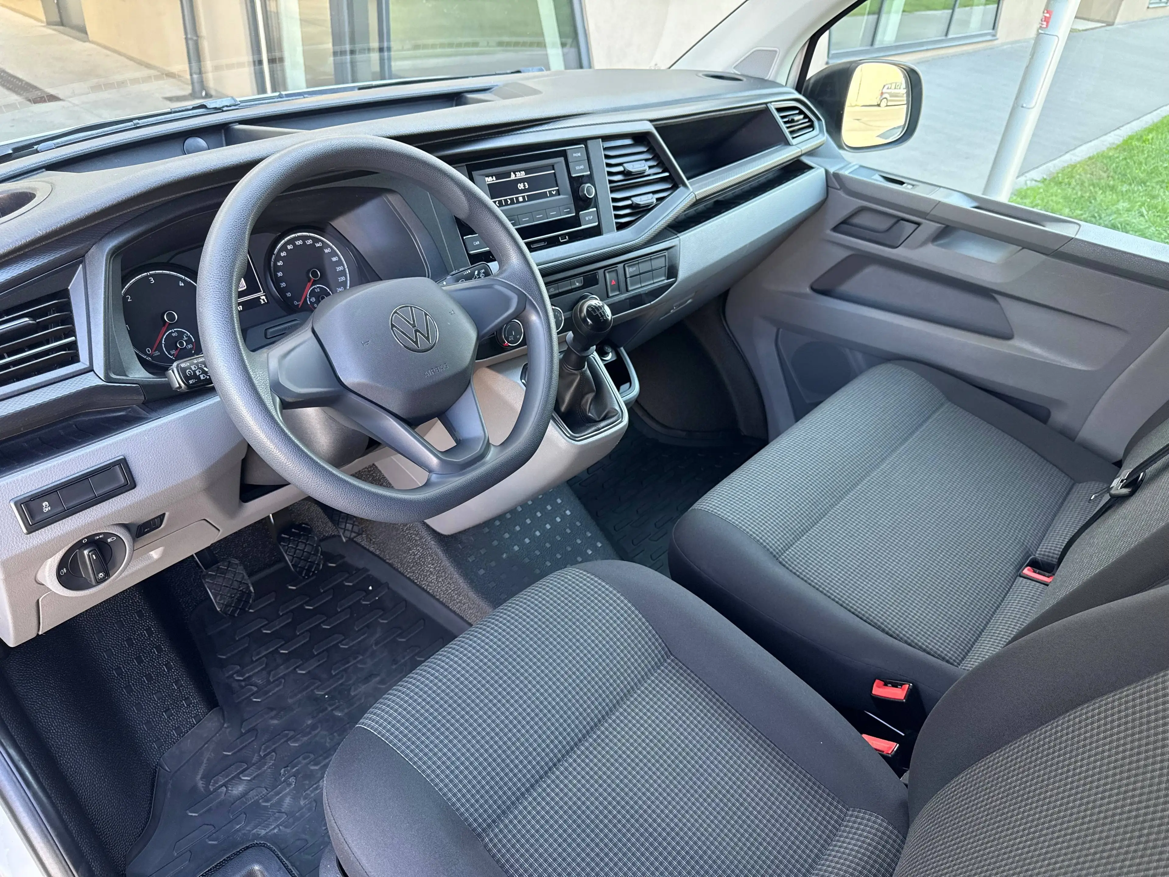 Volkswagen T6.1 Transporter LR 2.0 TDI //LANGER RADSTAND// — photo 9