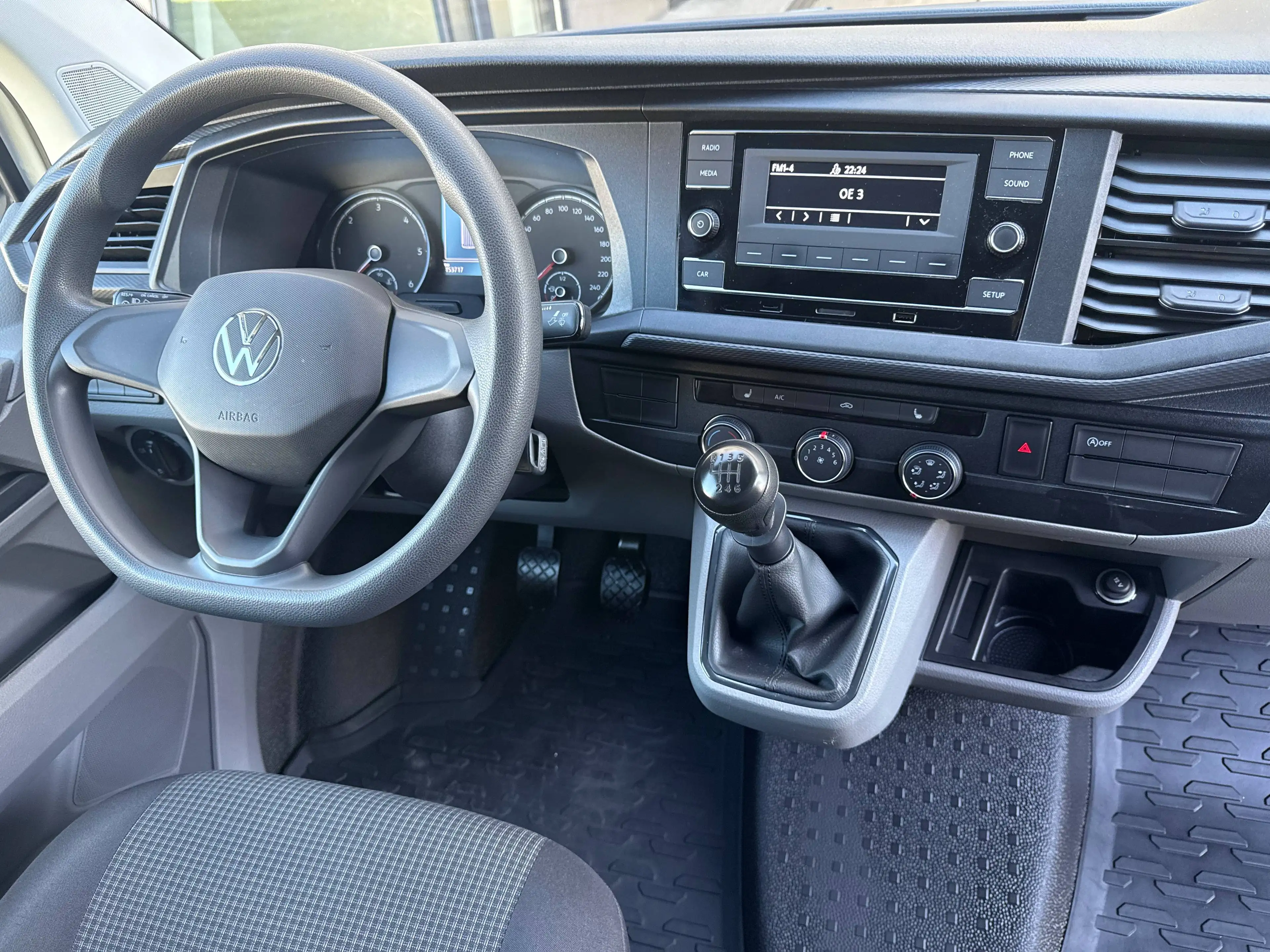 Volkswagen T6.1 Transporter LR 2.0 TDI //LANGER RADSTAND// — photo 12