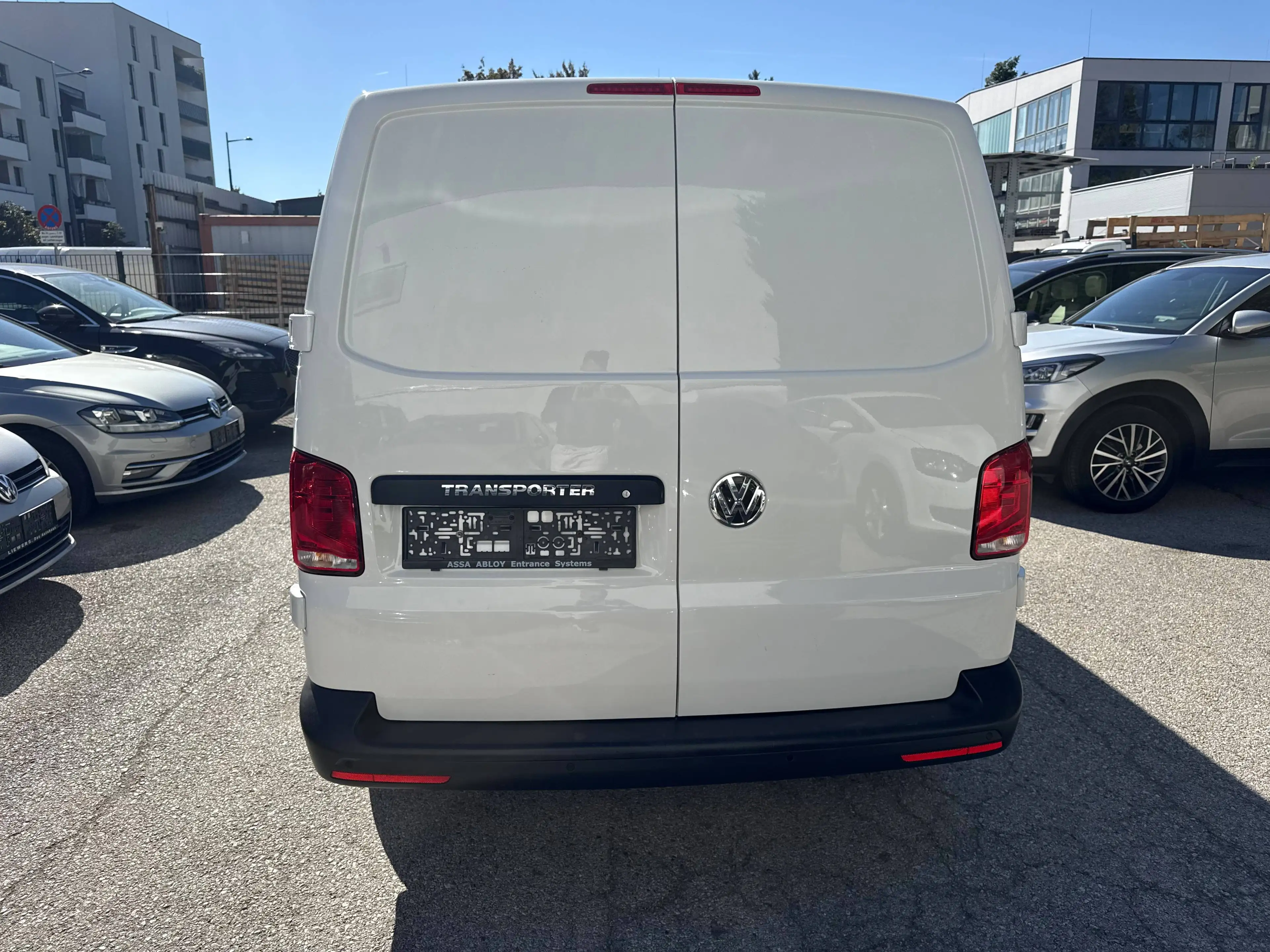 Volkswagen T6.1 Transporter LR 2.0 TDI //LANGER RADSTAND// — photo 6