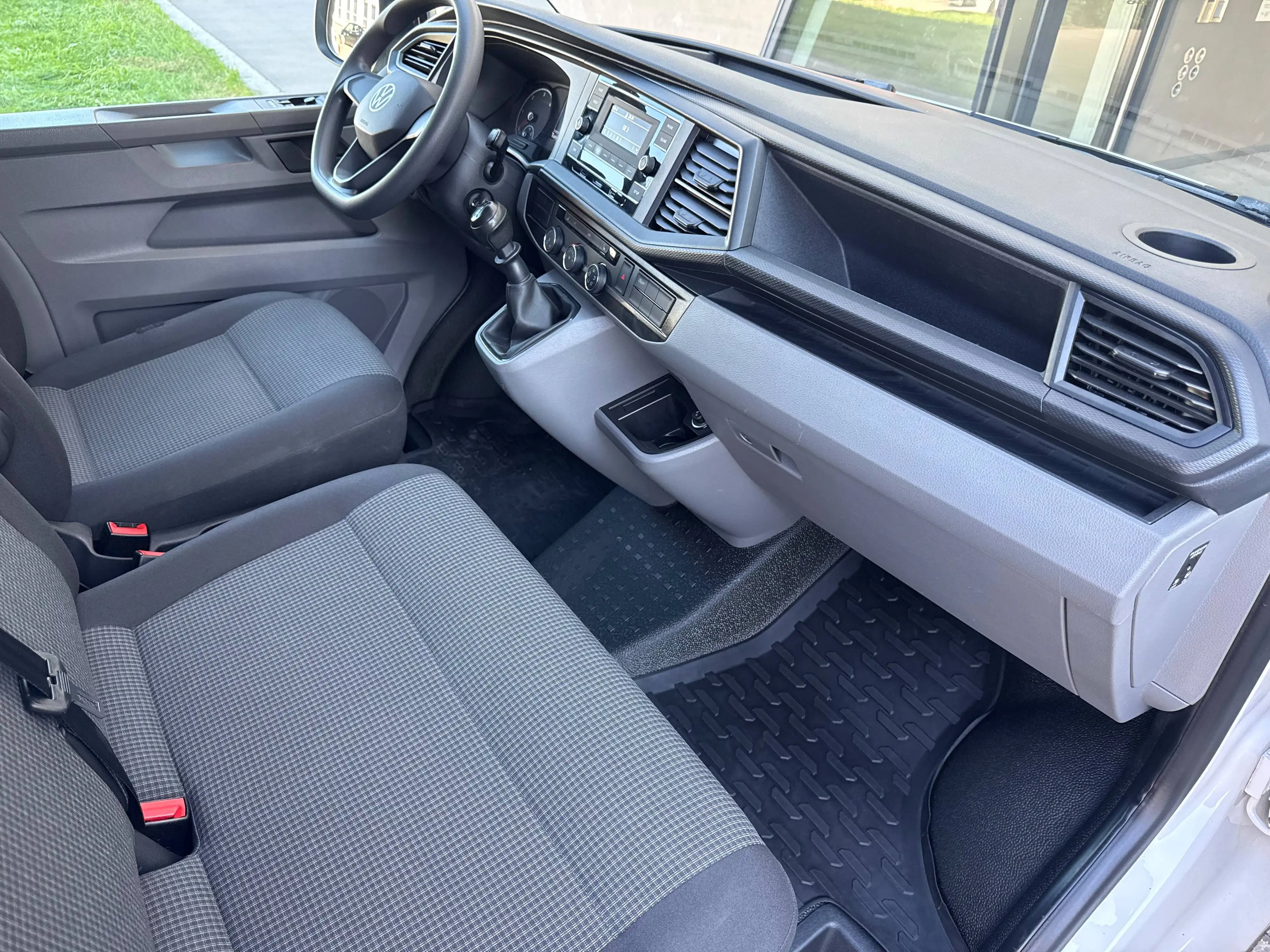 Volkswagen T6.1 Transporter LR 2.0 TDI //LANGER RADSTAND// — photo 10