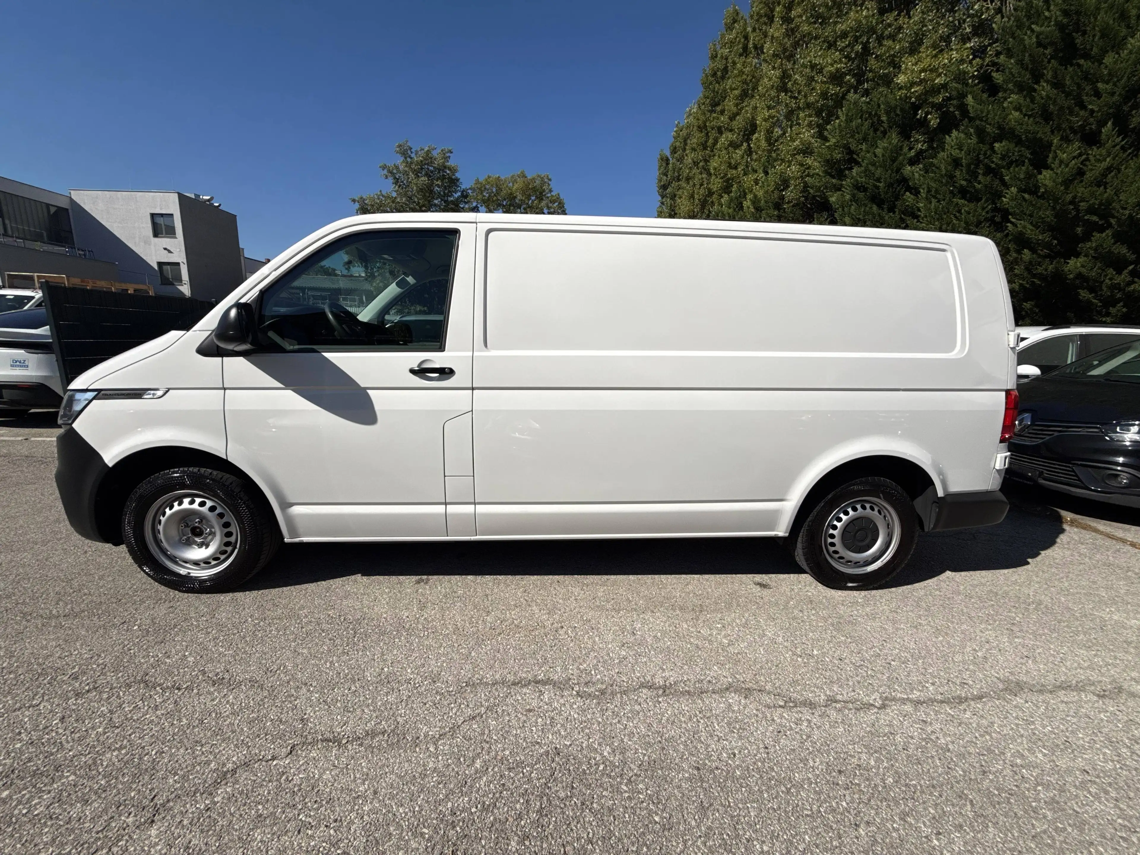 Volkswagen T6.1 Transporter LR 2.0 TDI //LANGER RADSTAND// — photo 8