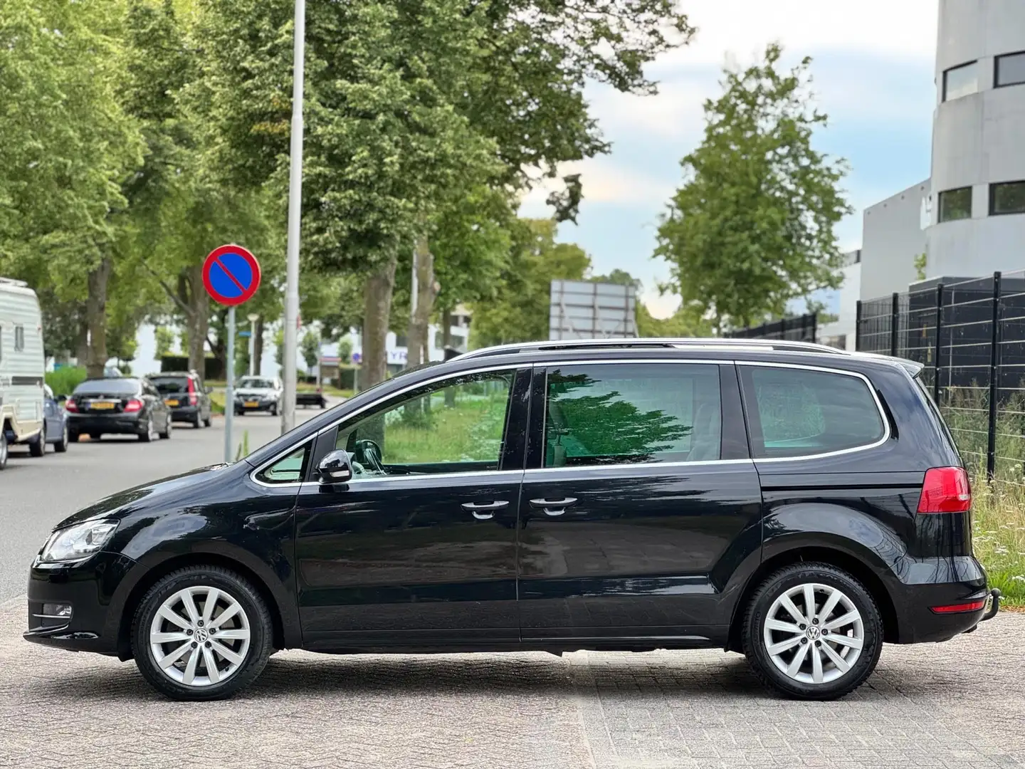 Volkswagen Sharan 1.4 TSI Highline|XENON|PANO|NAVI|PSENSOR|CAMERA|TR Černá - 2