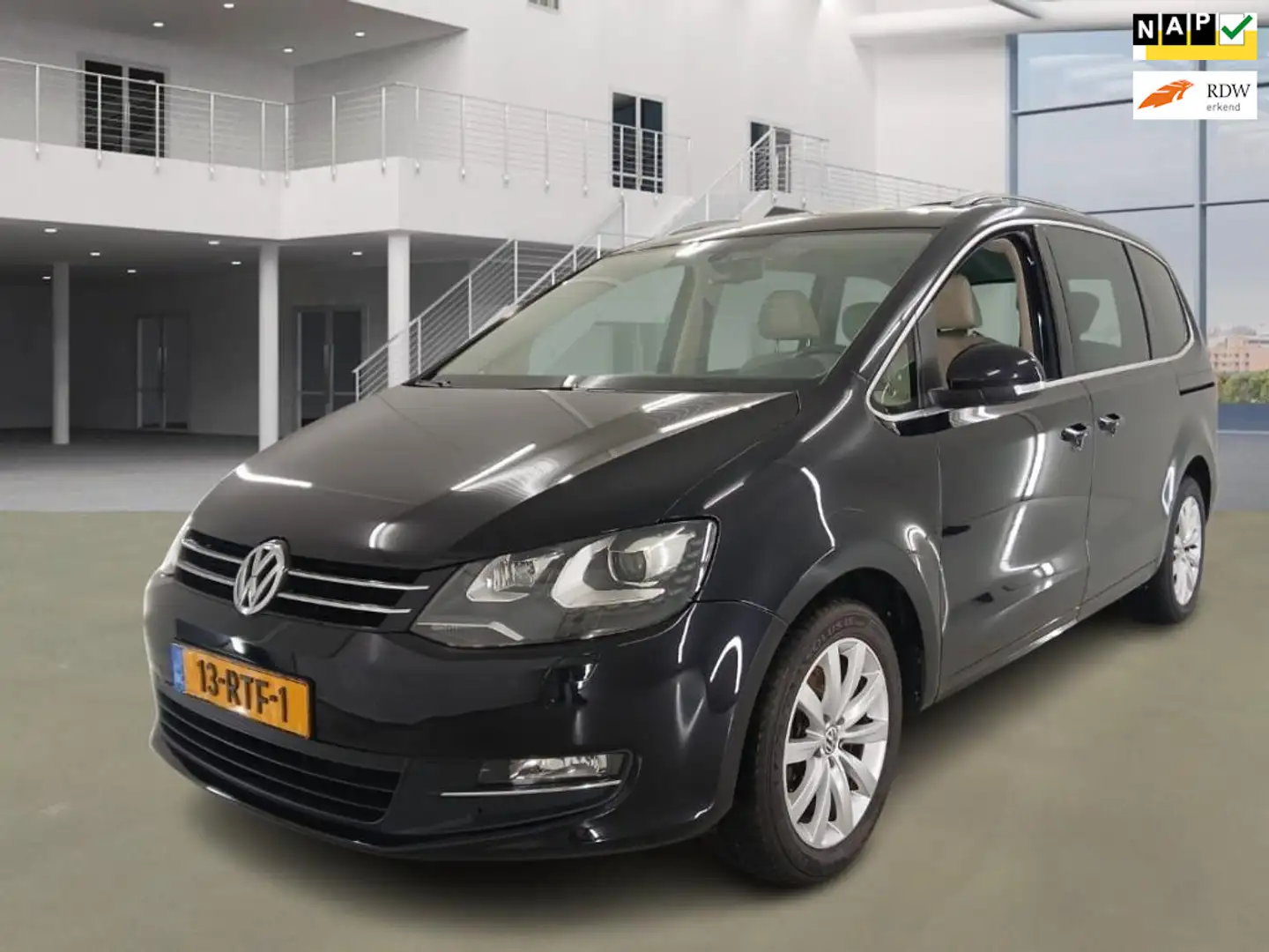 Volkswagen Sharan 1.4 TSI Highline Zwart - 1