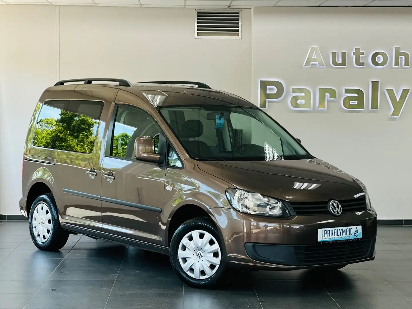 Volkswagen Caddy 1.6 TDI Behindertengerecht-Rampe Marrón - 2
