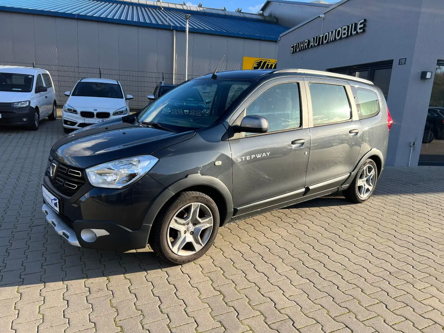 Dacia Lodgy Stepway Plus Navi SHZ PDC Kamera 7 Sitzer Gris - 1