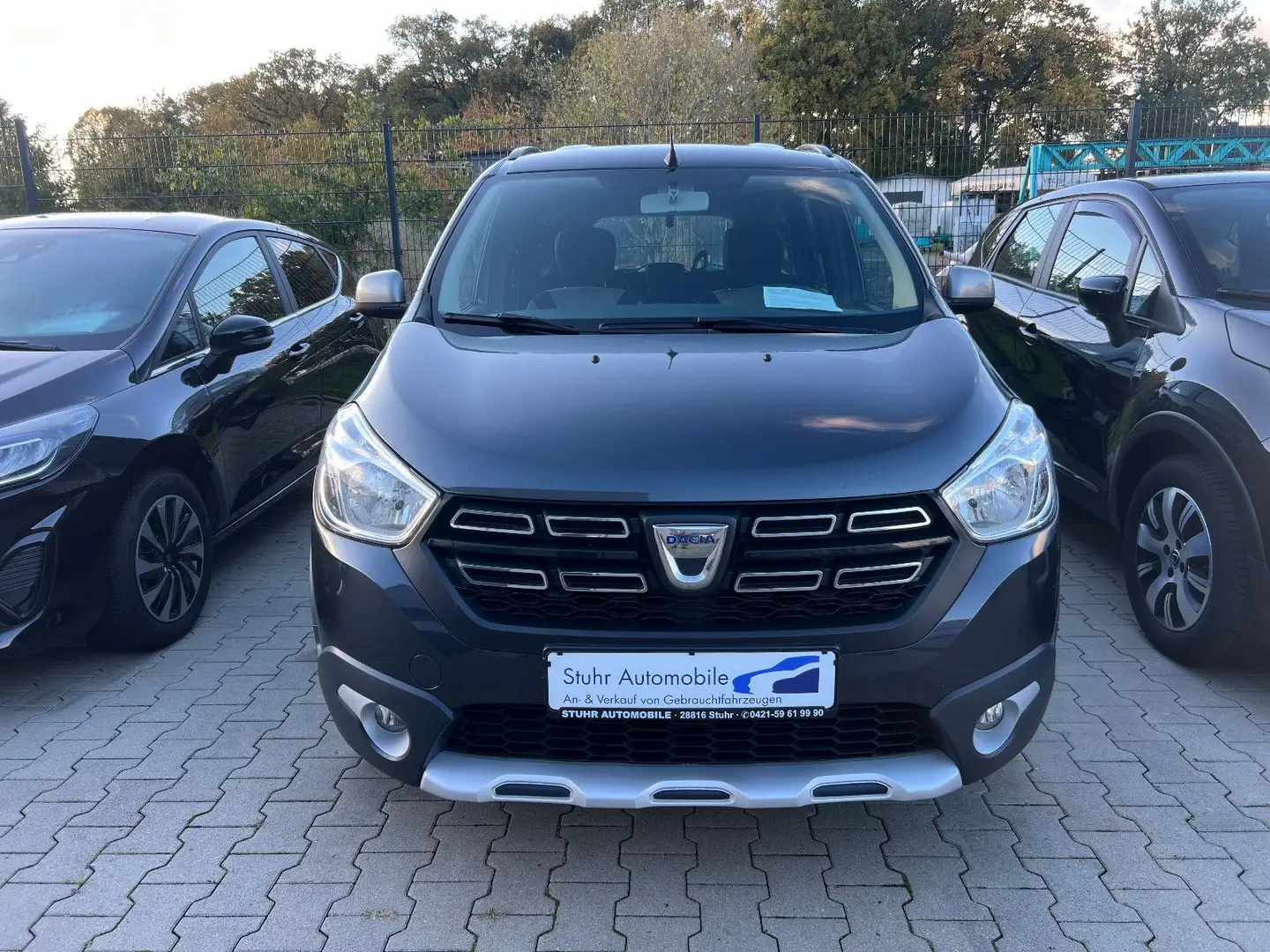 Dacia Lodgy Stepway Plus Navi SHZ PDC Kamera 7 Sitzer Gris - 2