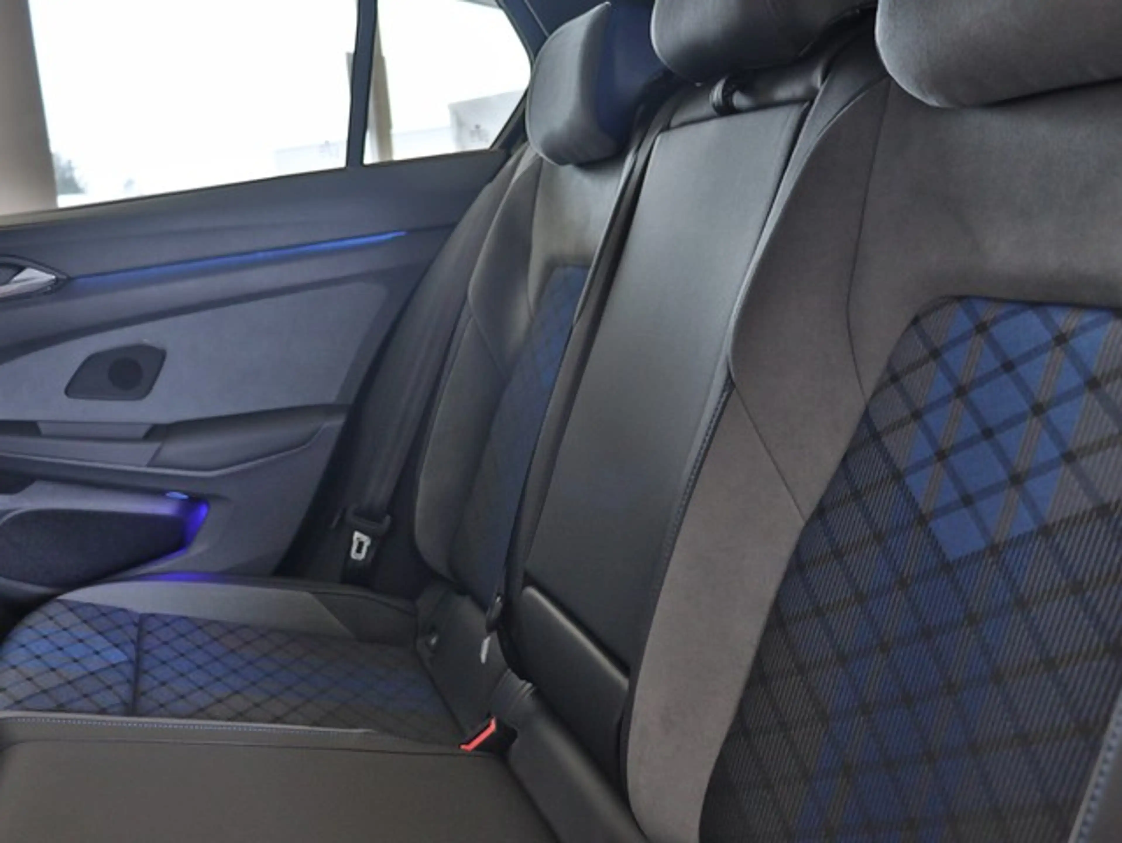 Volkswagen Golf R 2.0 TSI DSG+MATRIX+NAVI+DCC+ACC+RFK+HAMAN — photo 21