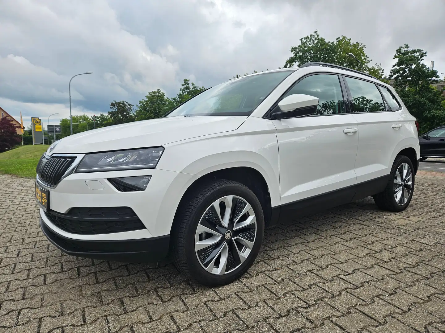 Skoda Karoq Style AHK LED e.Heckklappe Sitz/LkrdhzgTempomat... Weiß - 1