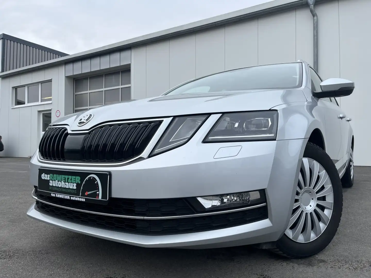 Skoda Octavia Combi 2.0 TDI DSG Style 94€ m. 20% Anzahlung AHK Silber - 1