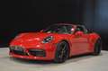 Porsche 992 911 Targa 4s Sportdesign ! 8.300 km ! 1 HAND !! Rood - thumbnail 1
