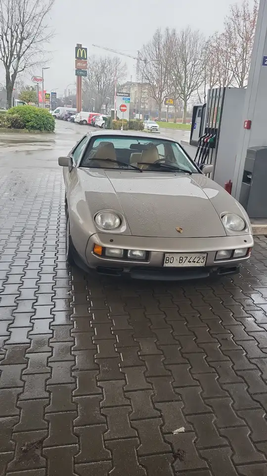 Porsche 928 4.7 S, foto 1
