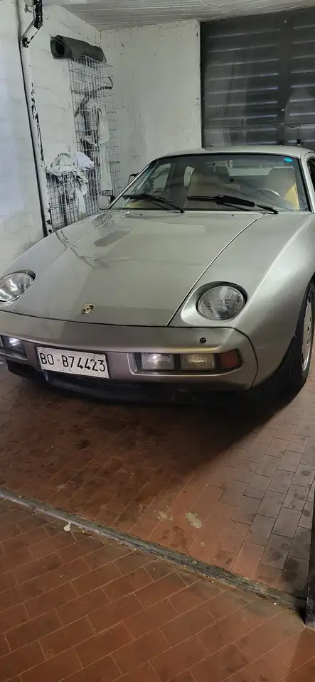 Porsche 928 4.7 S, foto 2