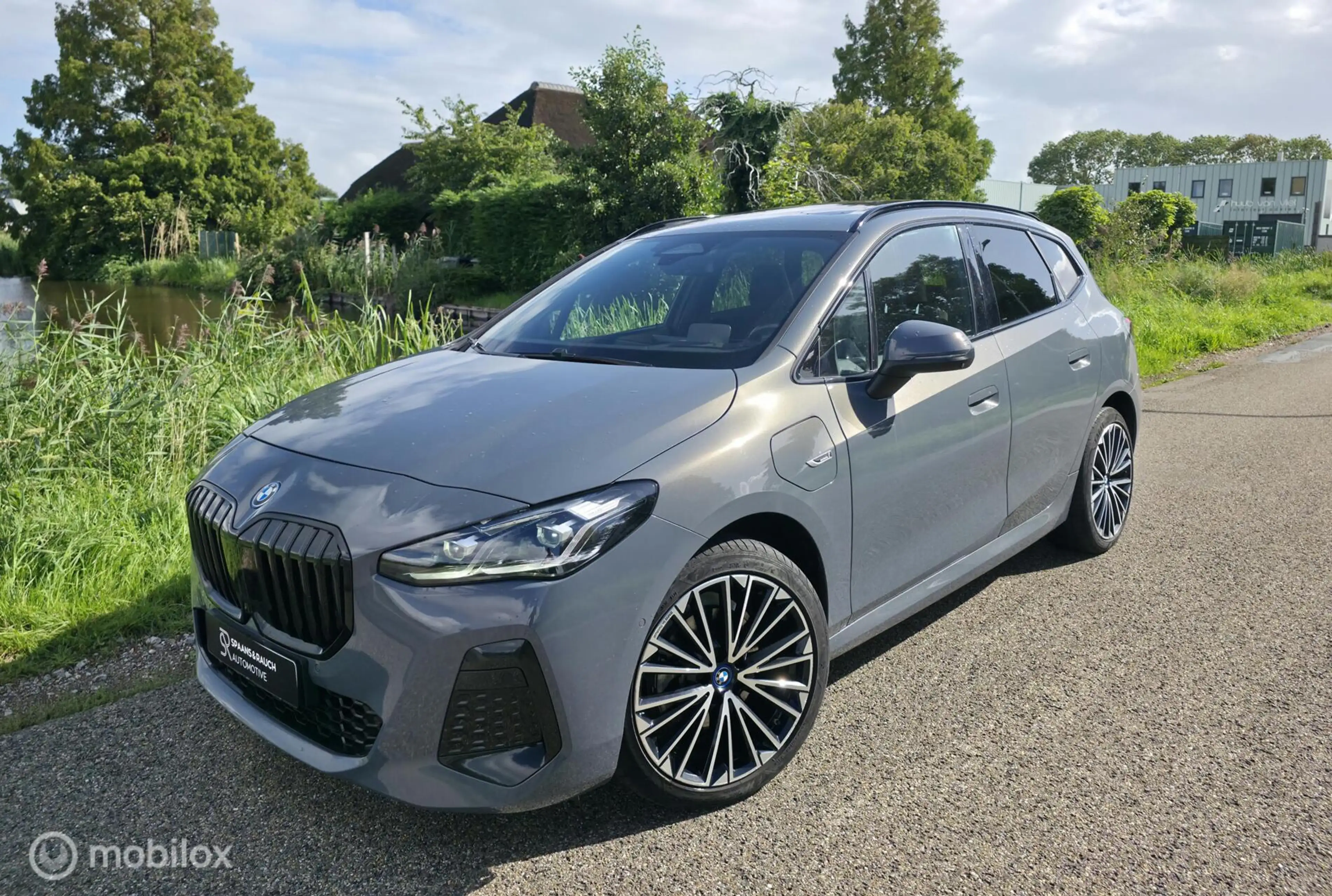 BMW 225 2-serie Active Tourer 225e xDrive / Pano / HK Audi