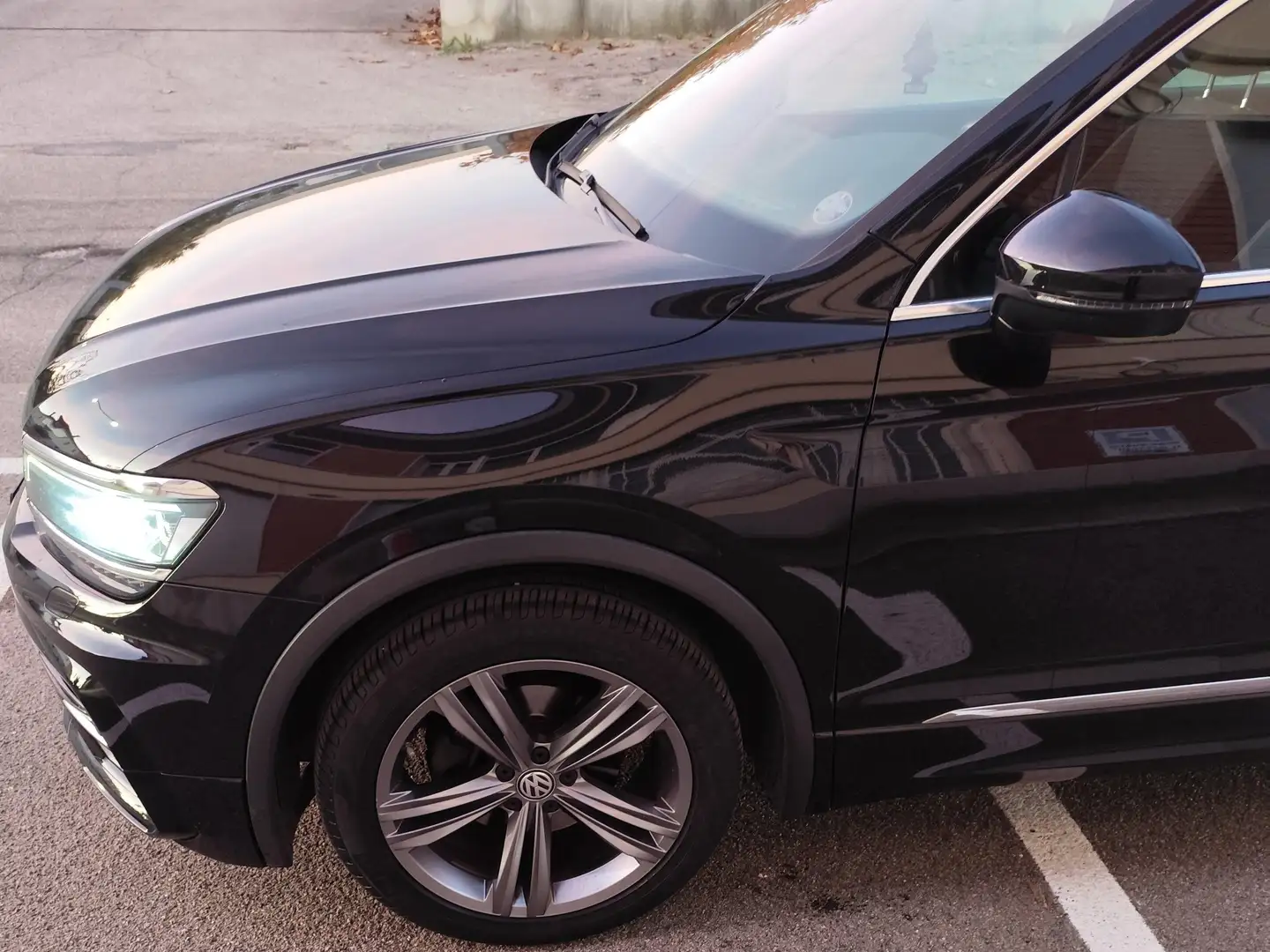 Volkswagen Tiguan Tiguan II 2016 2.0 tdi R-Line 150cv Nero - 2