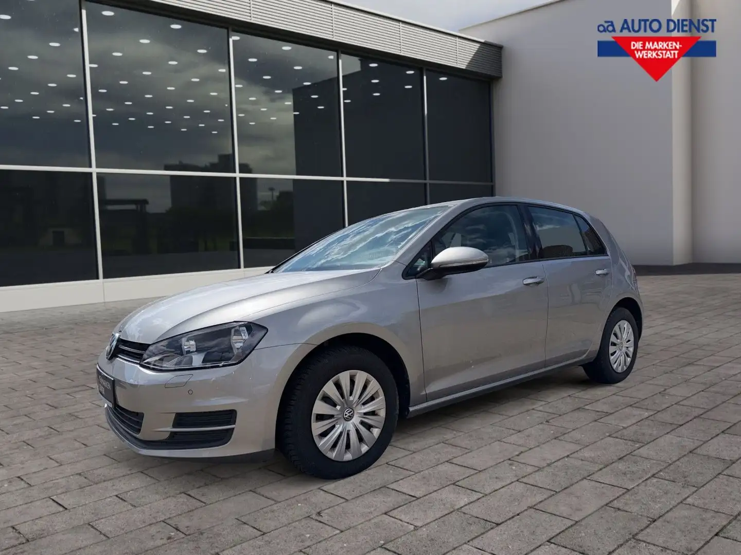 Volkswagen Golf VII Lim. Trendline BMT Argent - 1