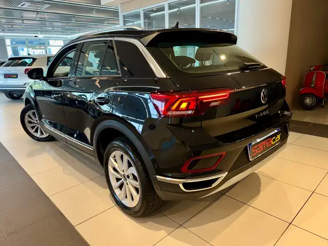 Volkswagen T-Roc view 5