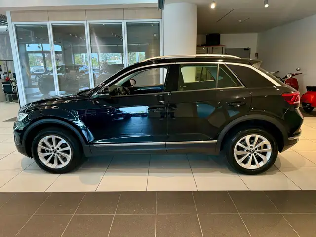 Volkswagen T-Roc view 4