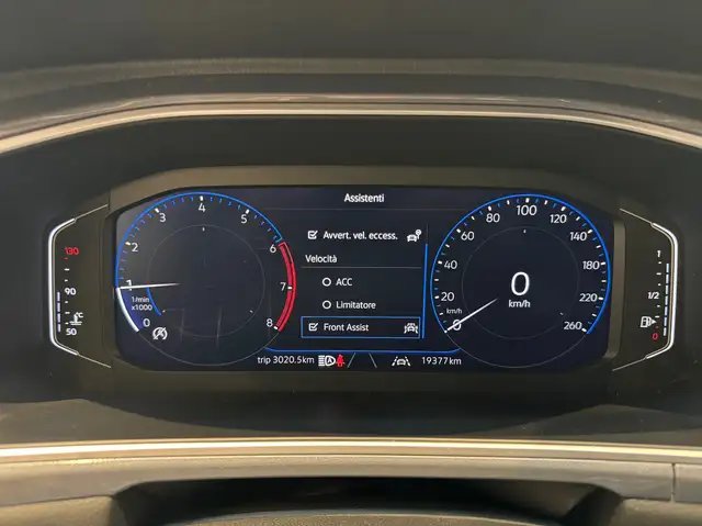 Volkswagen T-Roc view 10