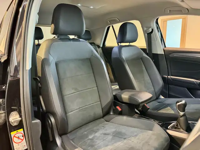Volkswagen T-Roc view 13