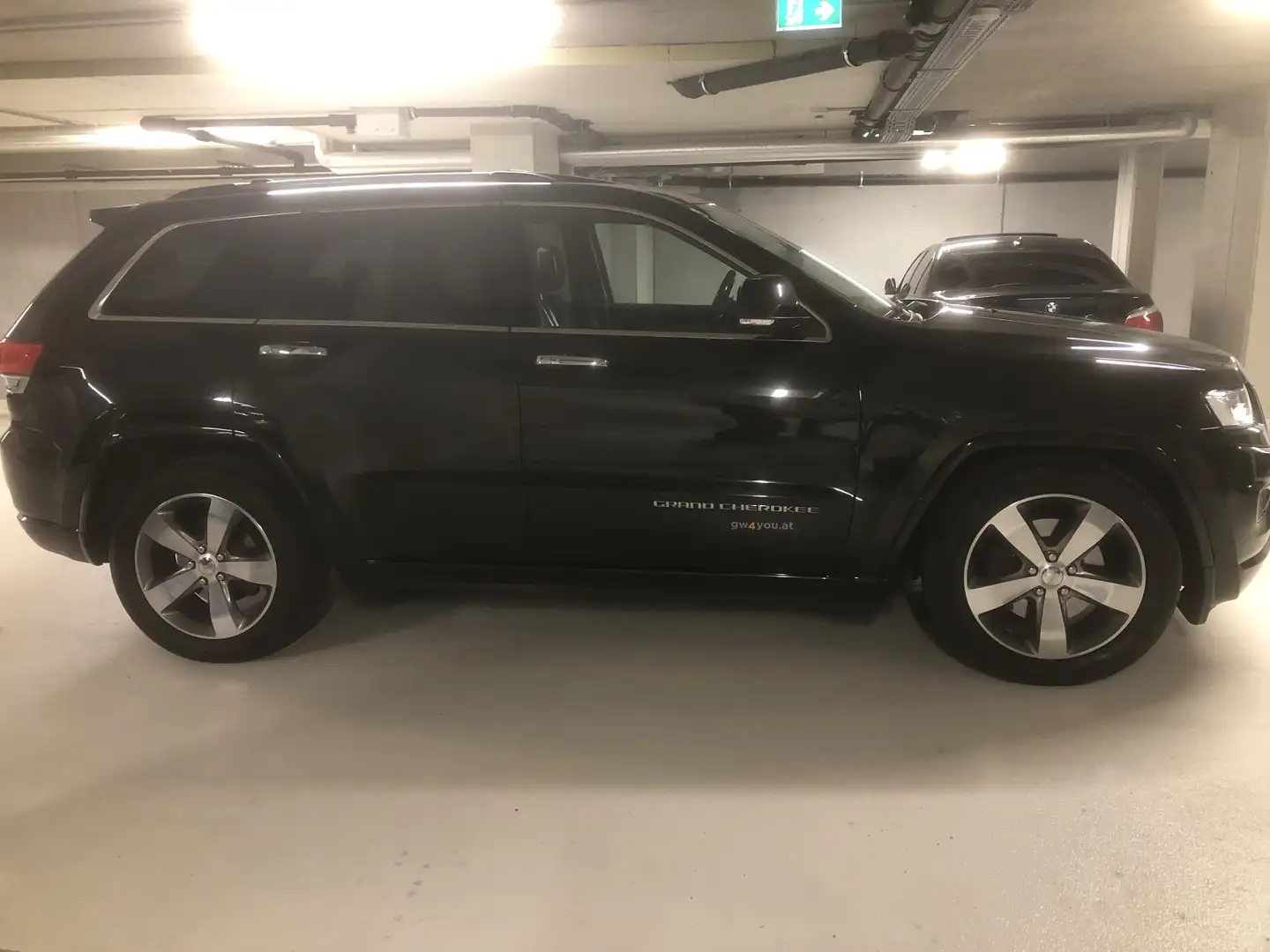 Jeep Grand Cherokee 3,0 V6 CRD Overland Aut. Schwarz - 2