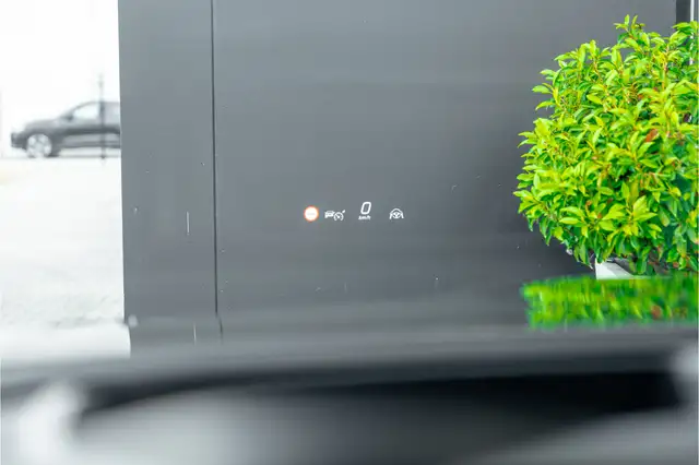 Mercedes-Benz GLC view 14