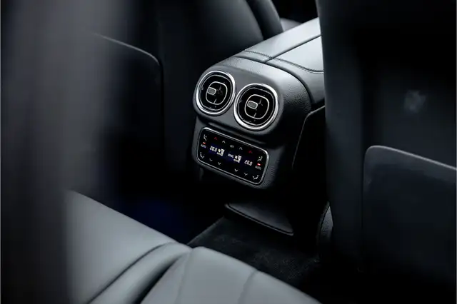 Mercedes-Benz GLC view 29