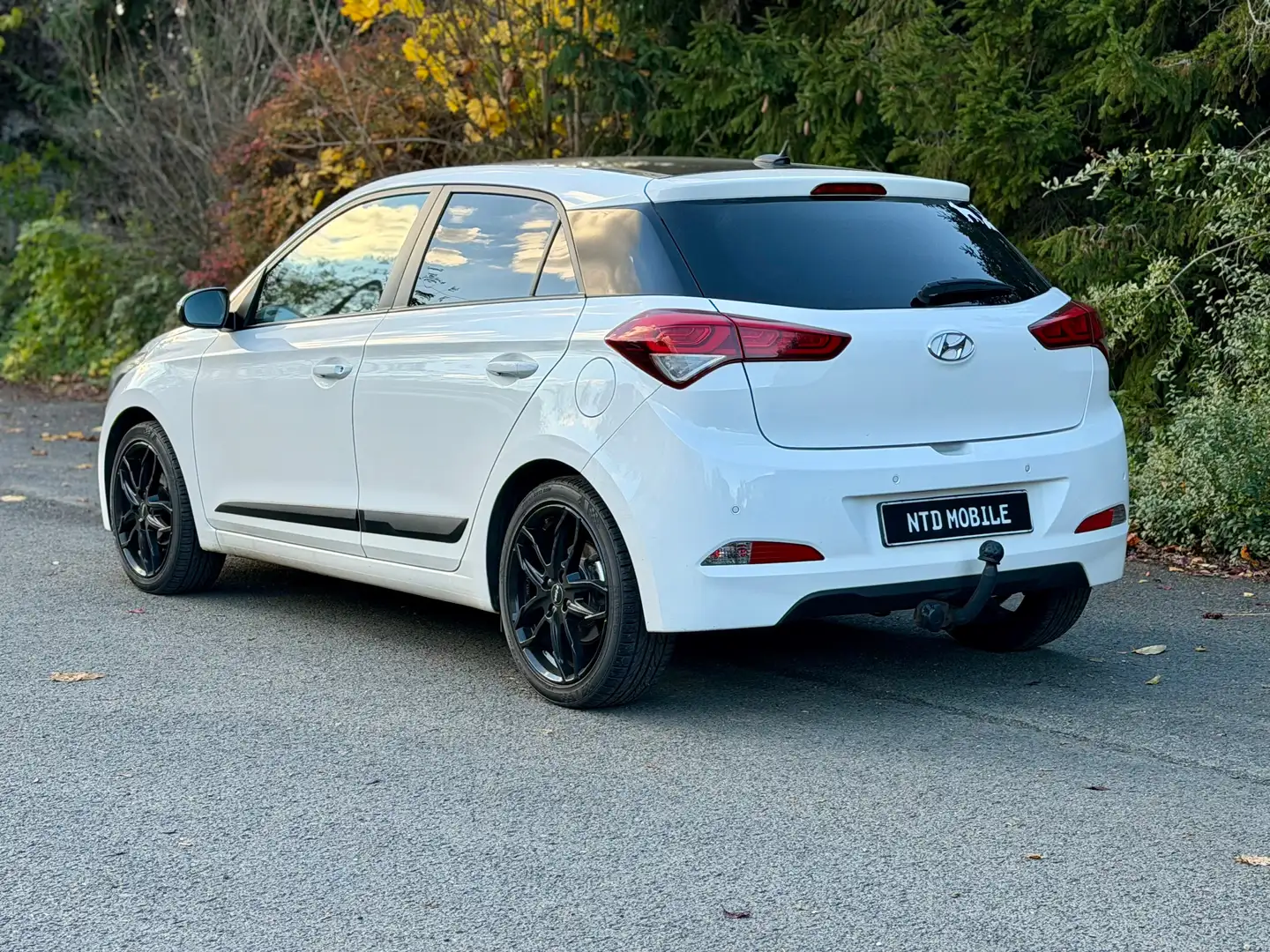 Hyundai i20 1.4 Style+PANO+S-HZNG+SITZ-HZNG+DAB+CARPLAY+AHK+ Blanc - 2