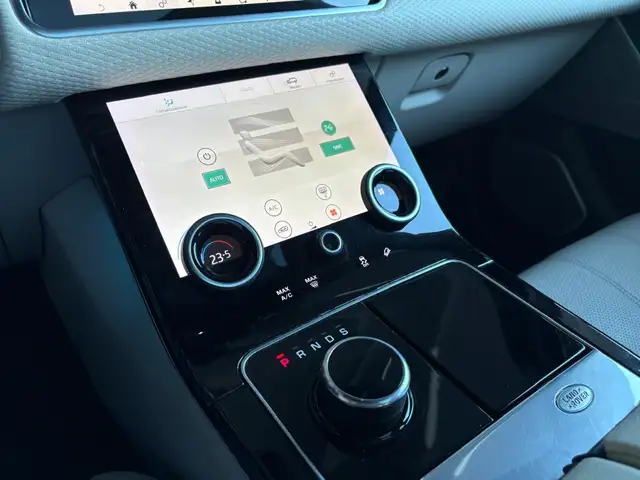 Land Rover Range Rover Velar view 14