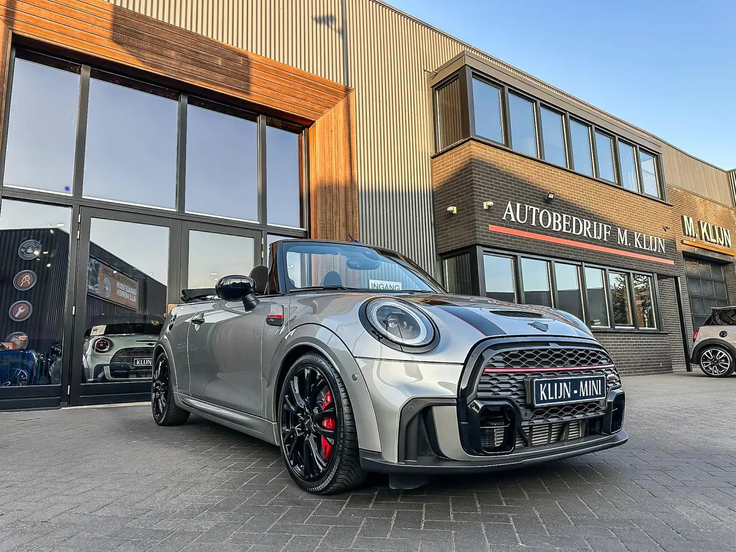 MINI John Cooper Works Cabrio Mini 2.0 JCW F1 Aut 231pk/Camera/HK/Head Up/Uniek/ Szary - 1