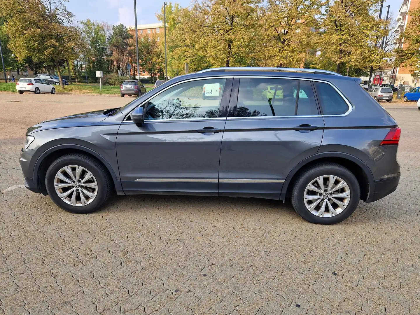 Volkswagen Tiguan 2.0 tdi Business 150cv EURO 6D-TEMP Grigio - 2