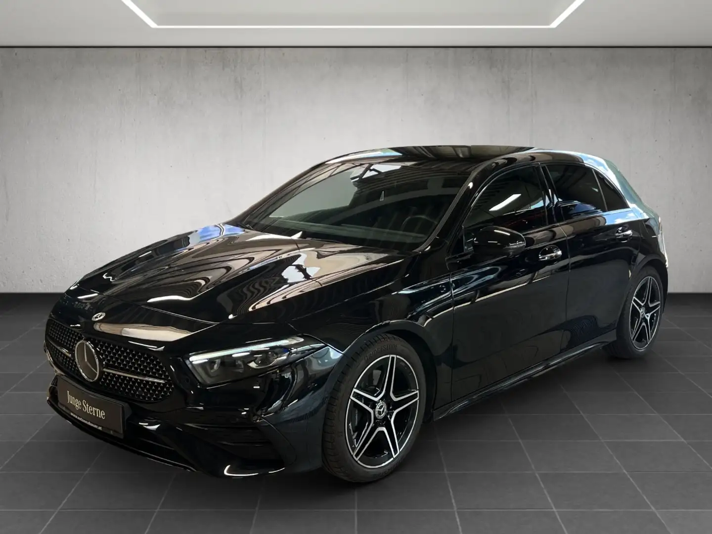 Mercedes-Benz A 220 4MATIC Kompaktlimousine AMG Line AMG Night Noir - 2