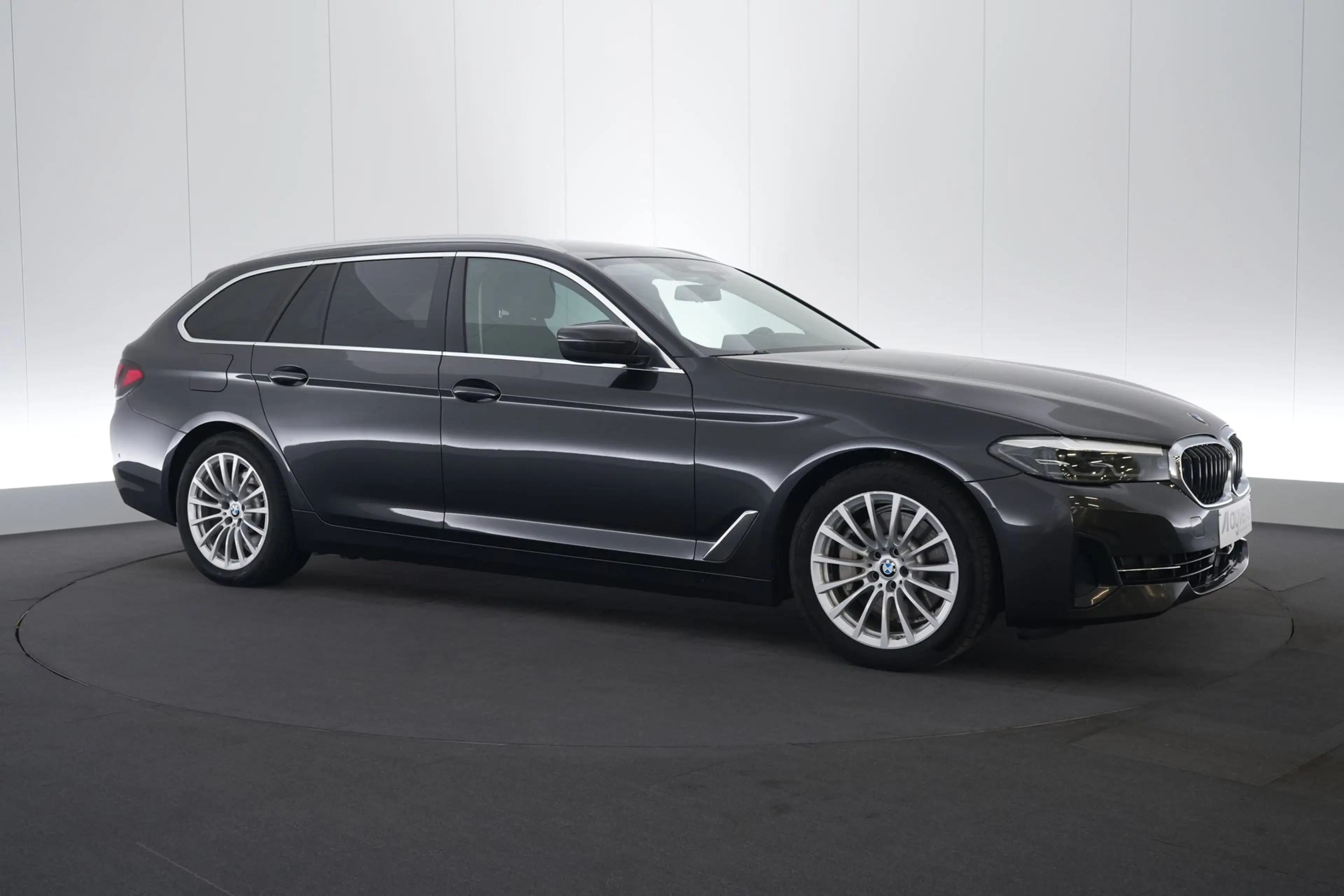 BMW 530 5 Touring 530e PHEV xDrive Business LEDER/CUIR LED — photo 4
