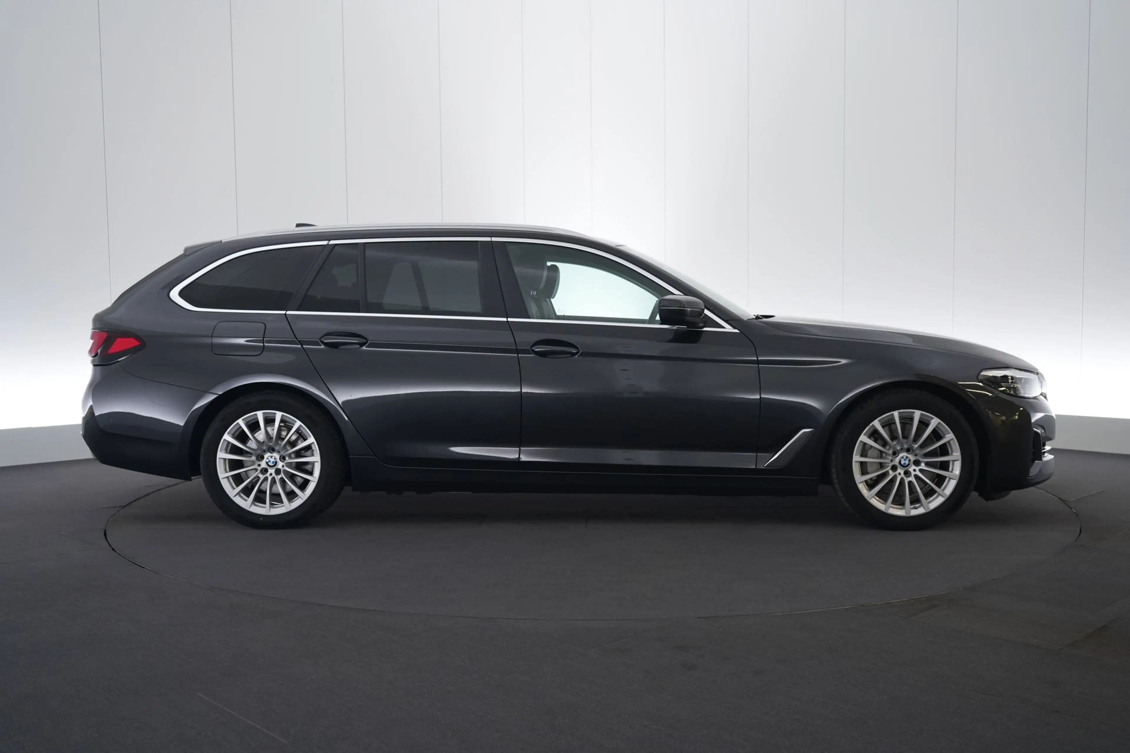 BMW 530 5 Touring 530e PHEV xDrive Business LEDER/CUIR LED — photo 5