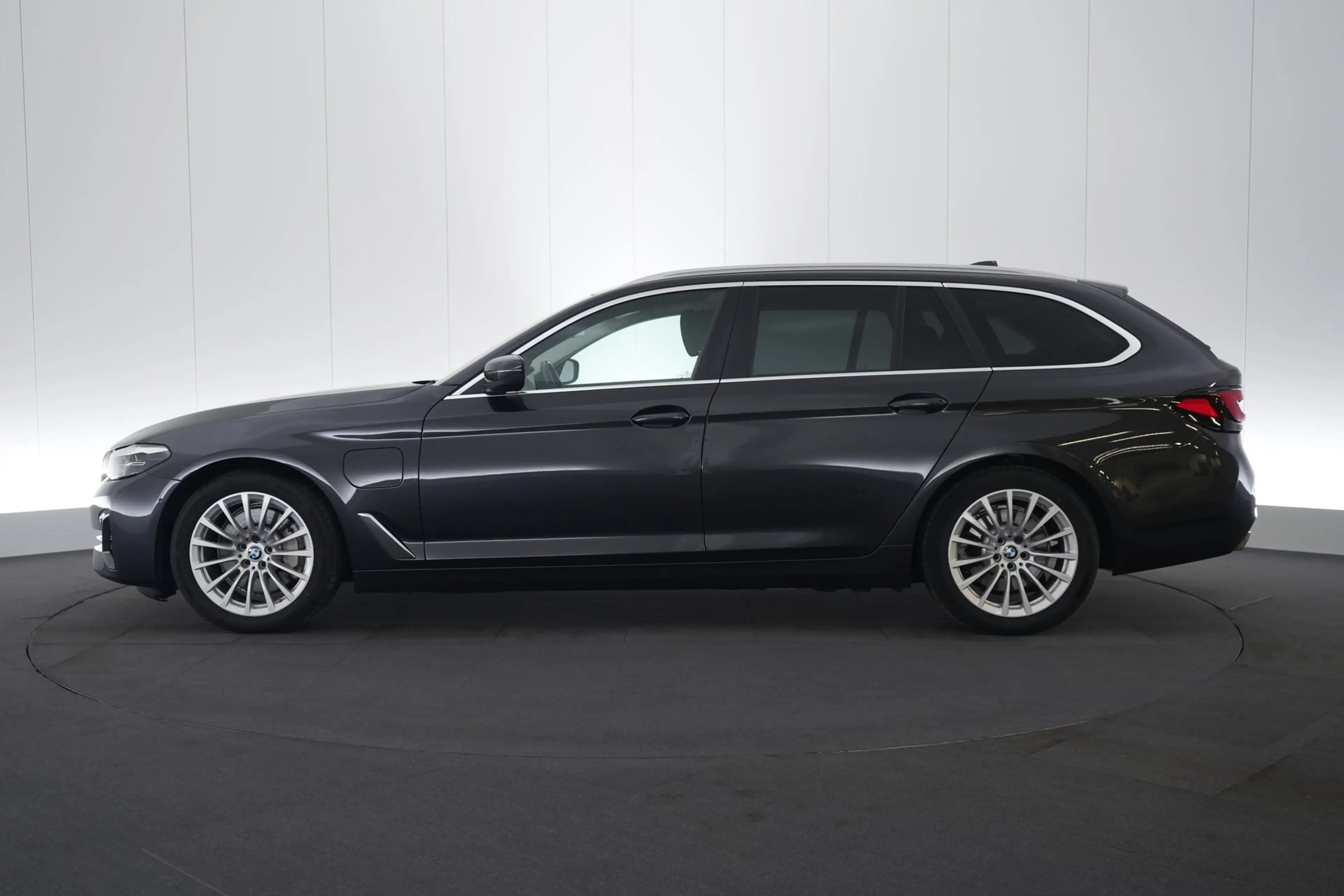 BMW 530 5 Touring 530e PHEV xDrive Business LEDER/CUIR LED — photo 11